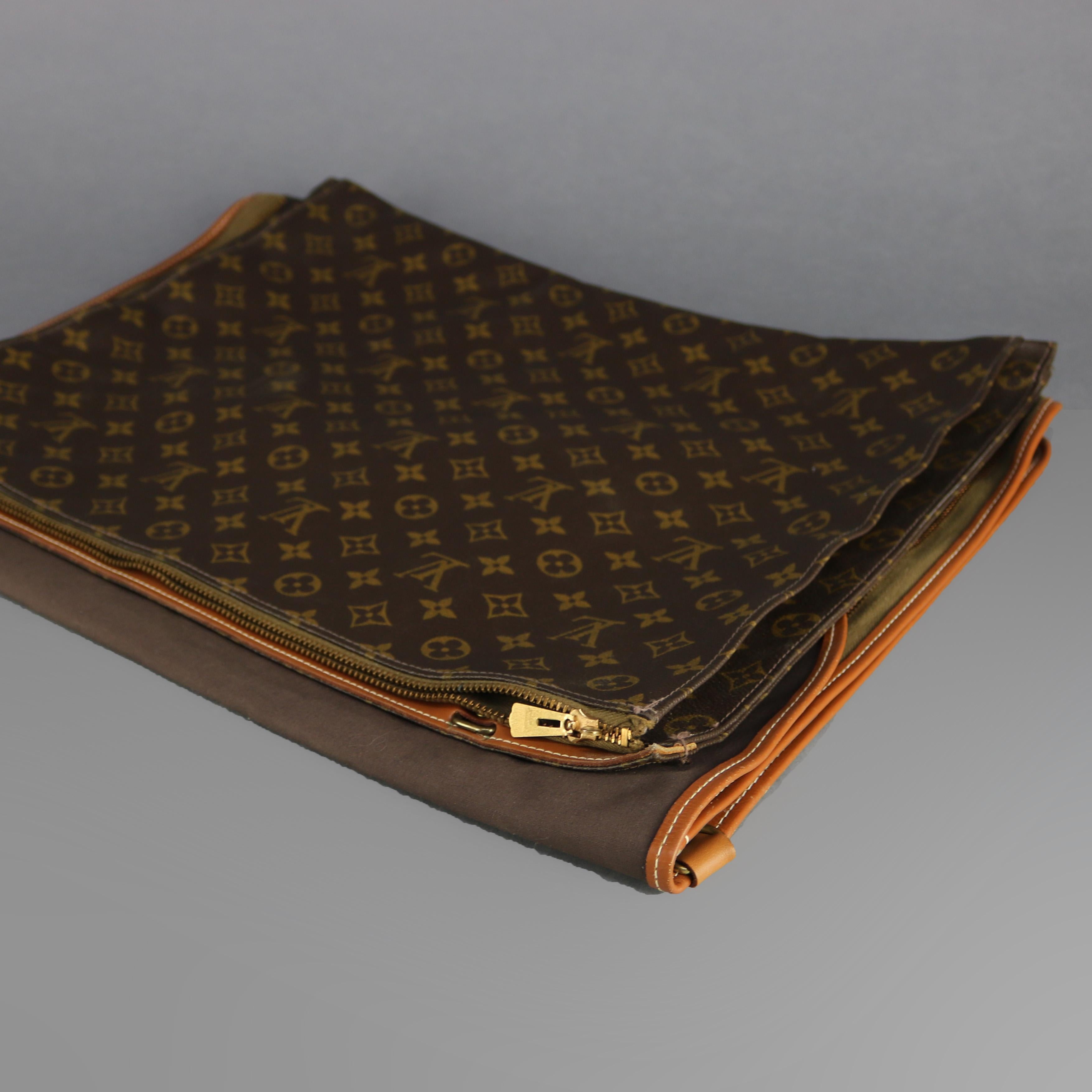 Vintage Genuine French Folding Louis Vuitton Garment Bag, 20th Century 4