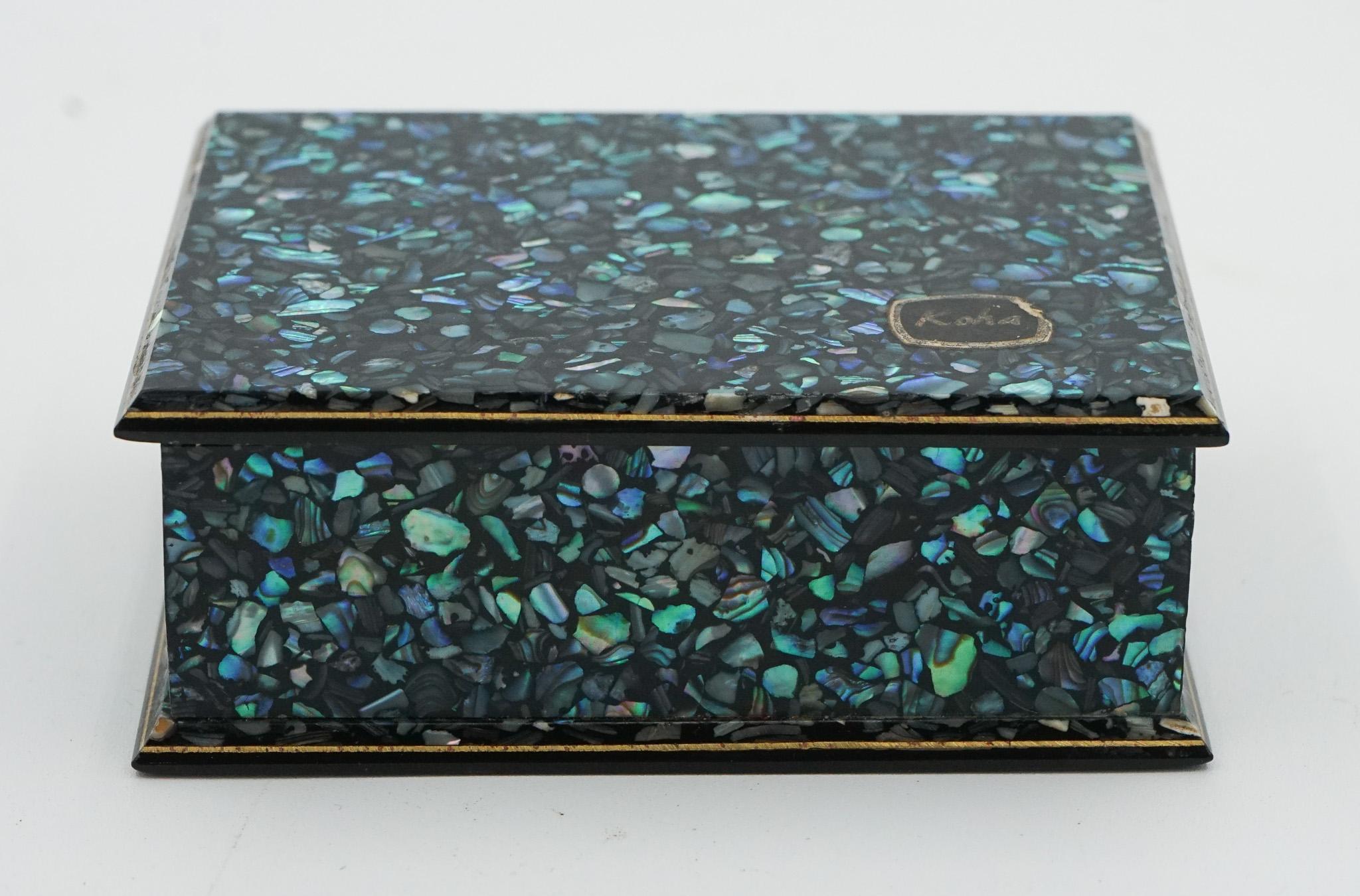 Nouvelle-Zélande Boîte de stockage de bijoux vintage PAUA SHELL ABALONE TRINKET JEWELERY DE NEW ZEALAND en vente