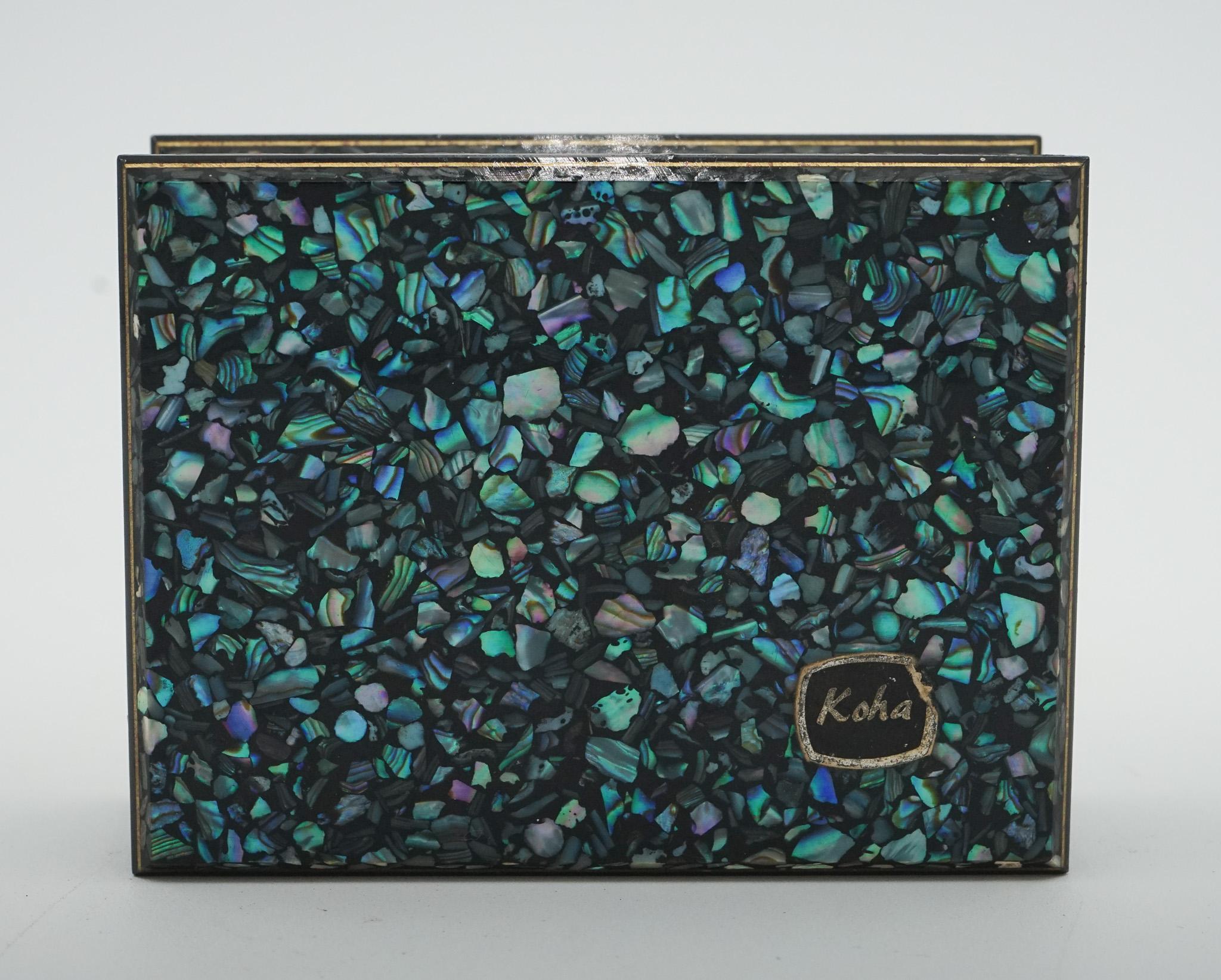Coquillage Boîte de stockage de bijoux vintage PAUA SHELL ABALONE TRINKET JEWELERY DE NEW ZEALAND en vente
