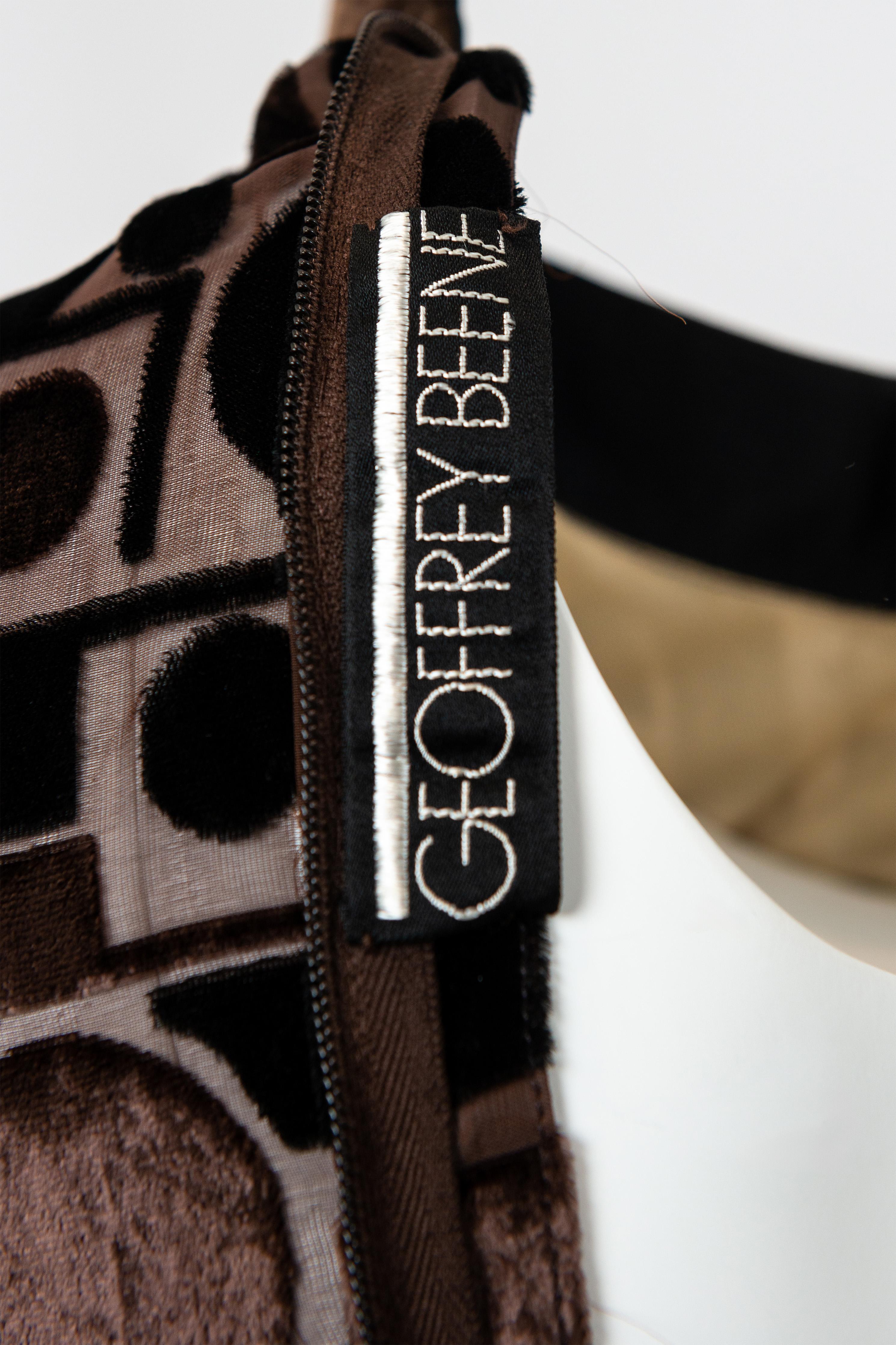 Vintage Geoffrey Beene Gebrannter Samt Langärmliges Schokoladenbraunes Kleid mit Gürtel im Angebot 2