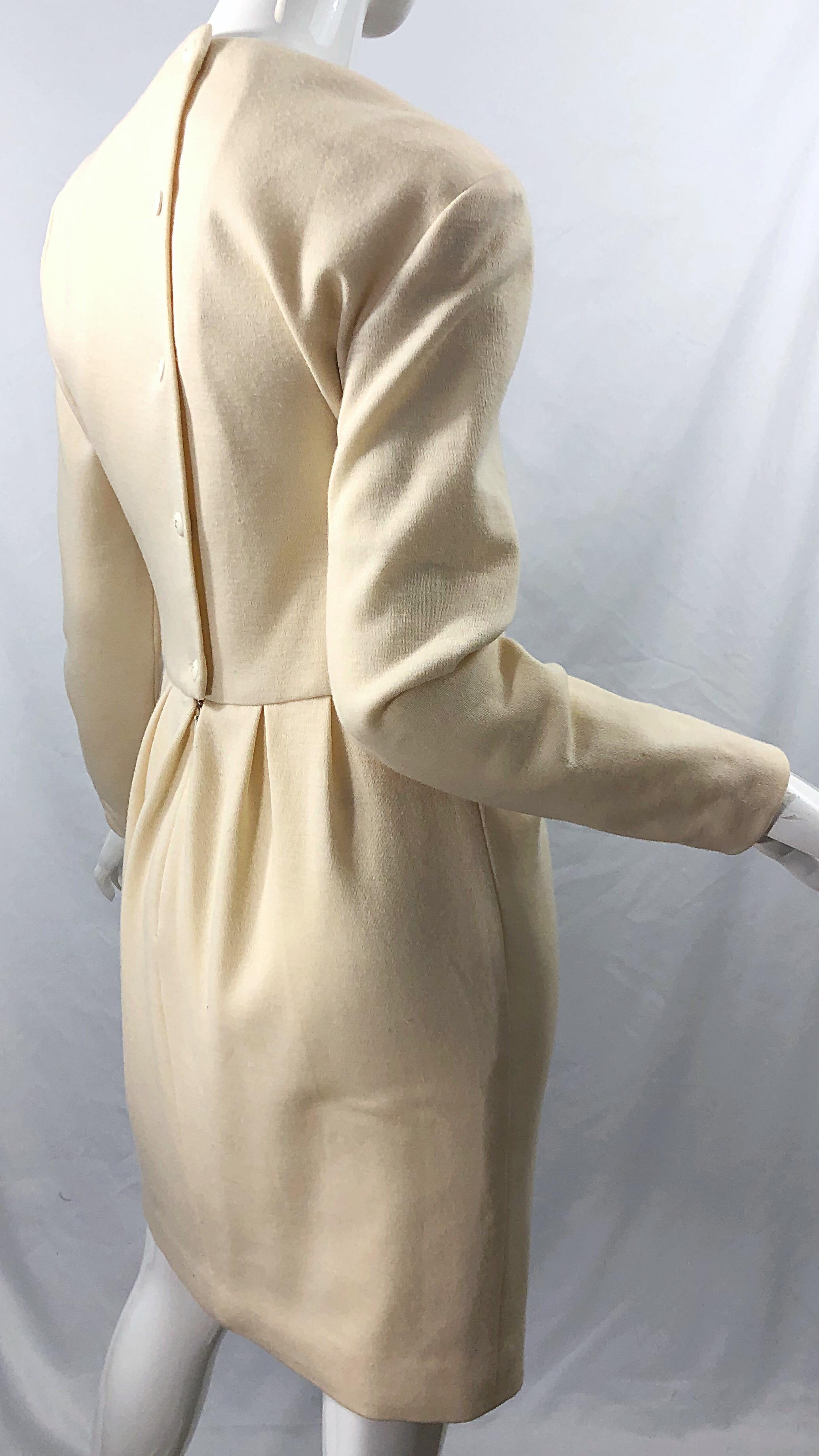 Vintage Geoffrey Beene for Bergdorf Goodman Size 10 Ivory Off White Wool Dress In Excellent Condition For Sale In San Diego, CA
