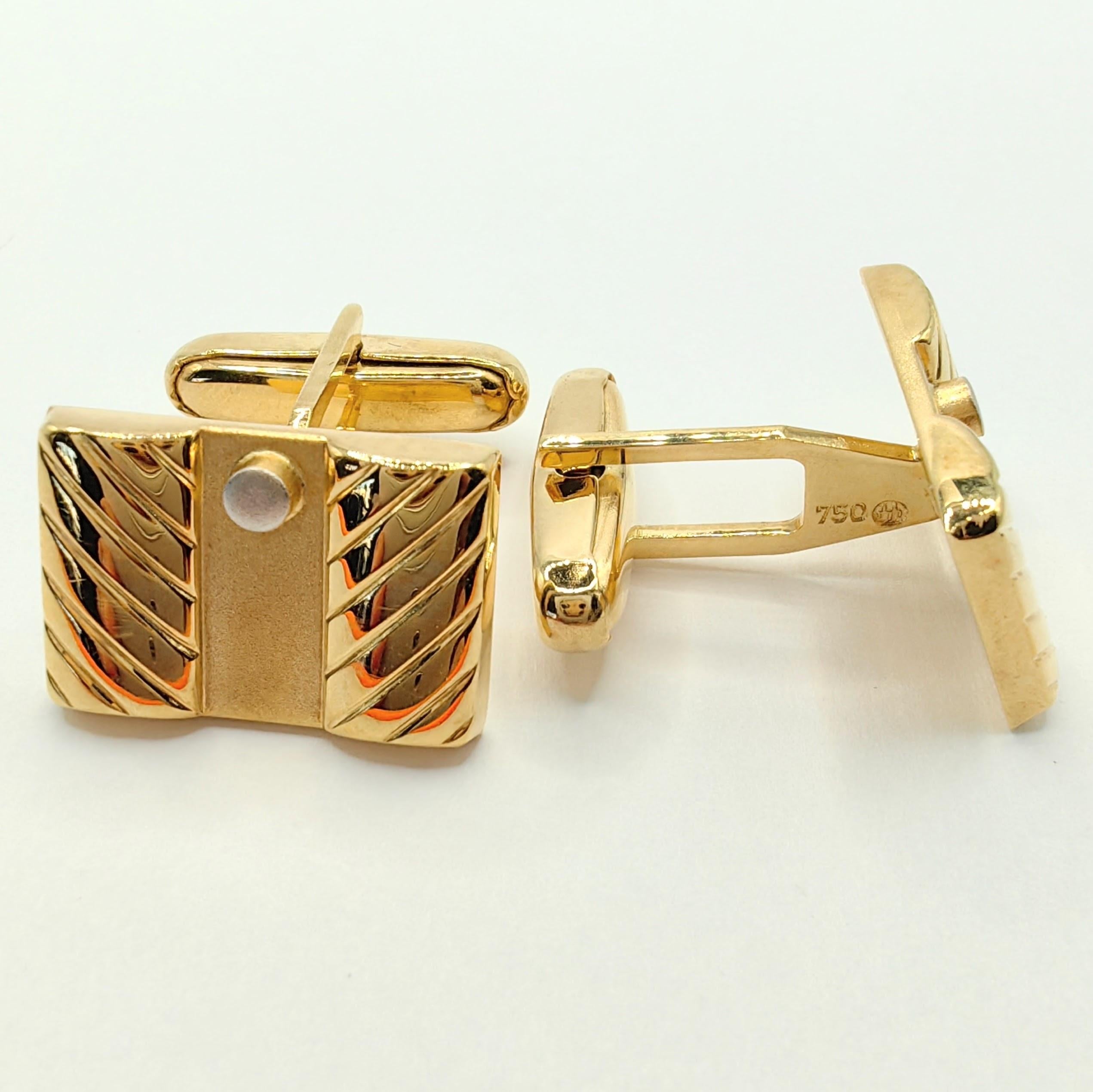 Vintage Geometric Design Cufflinks in 18K Yellow & White Two-tone Gold In New Condition In Wan Chai District, HK