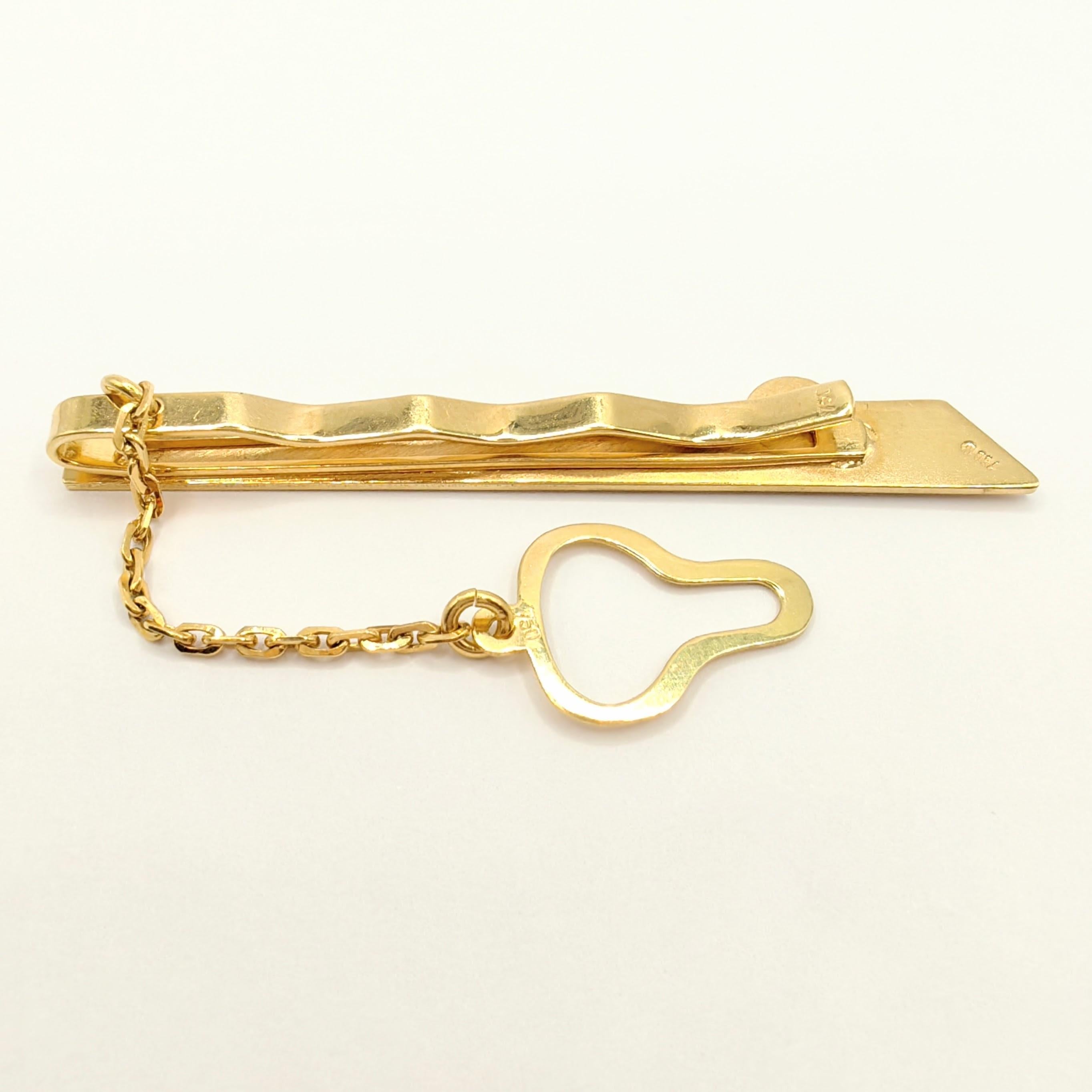 Contemporary Vintage Geometric Design Tie Clip With Chain in 18K Yellow & White Two-tone Gold For Sale