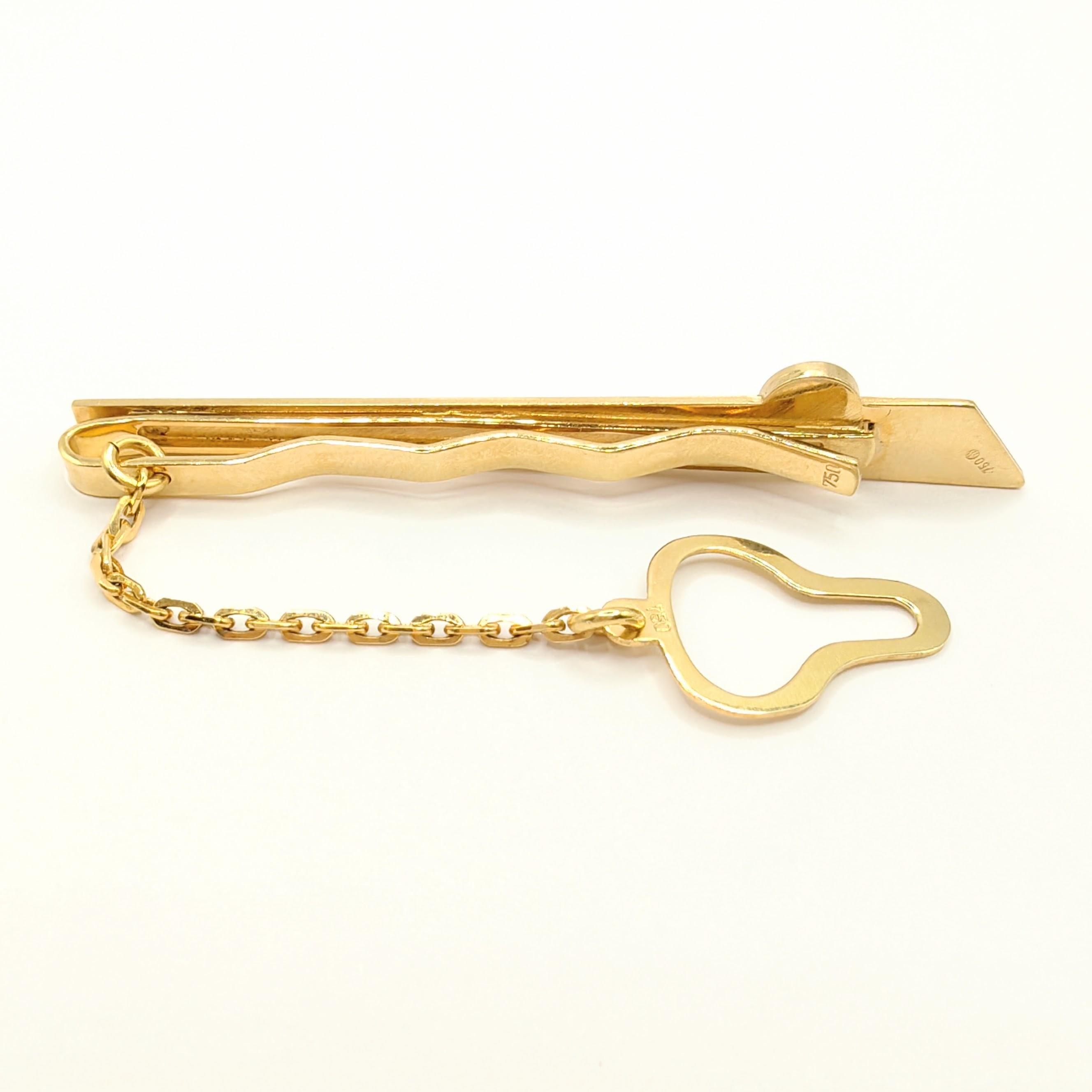 Vintage Geometric Design Tie Clip With Chain in 18K Yellow & White Two-tone Gold In New Condition For Sale In Wan Chai District, HK