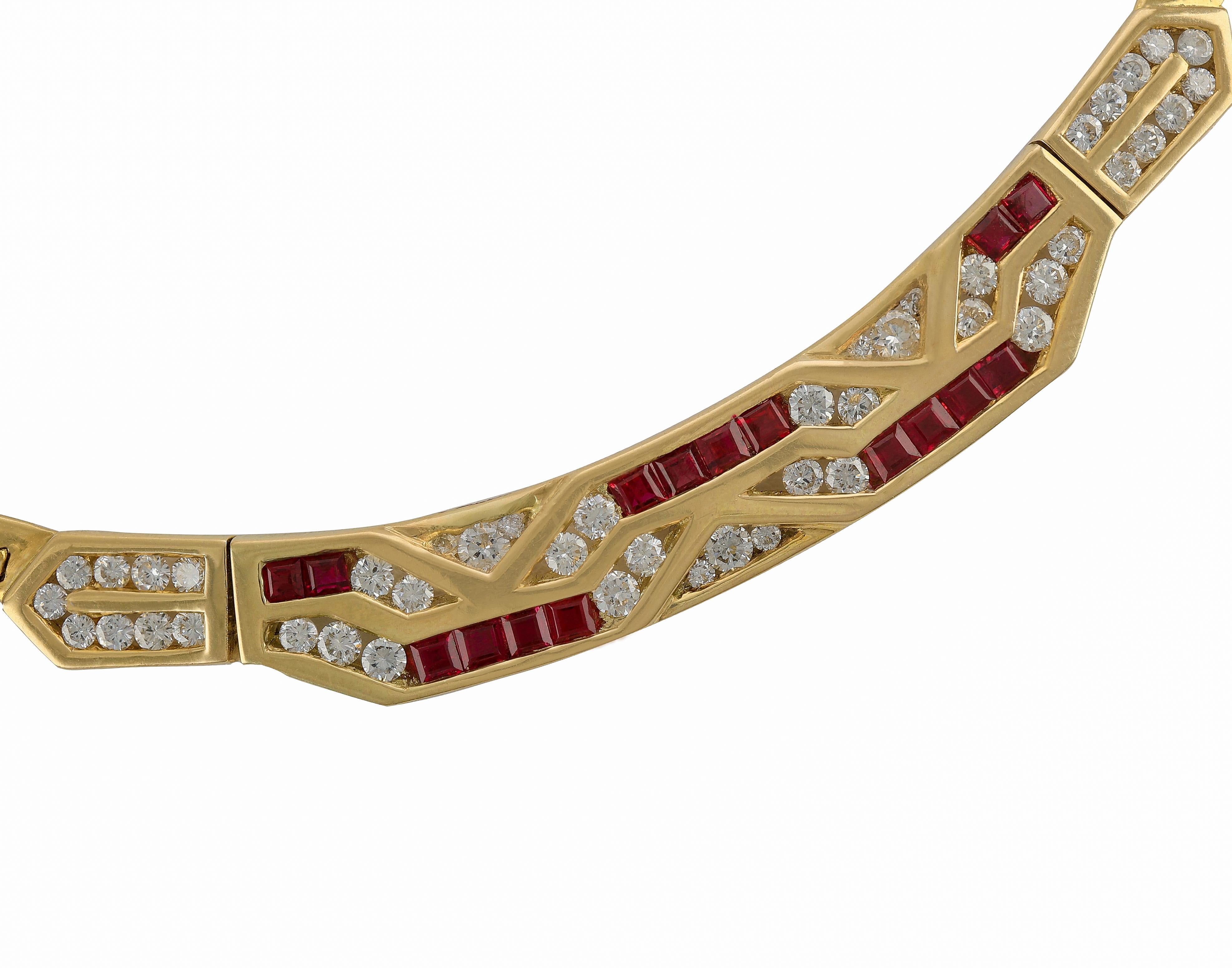 Modernista Collana geometrica vintage in oro 14 carati con diamanti e rubini in vendita
