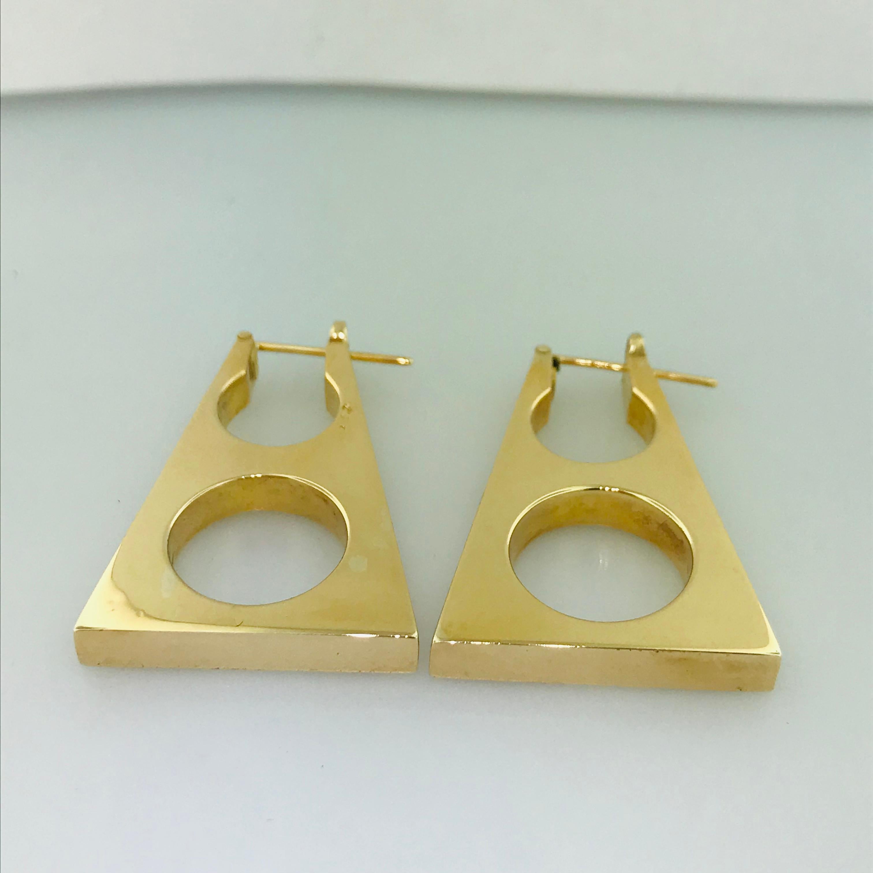 Vintage Geometric Earrings in 14 Karat Yellow Gold, Hollow and Lightweight In Excellent Condition In Austin, TX