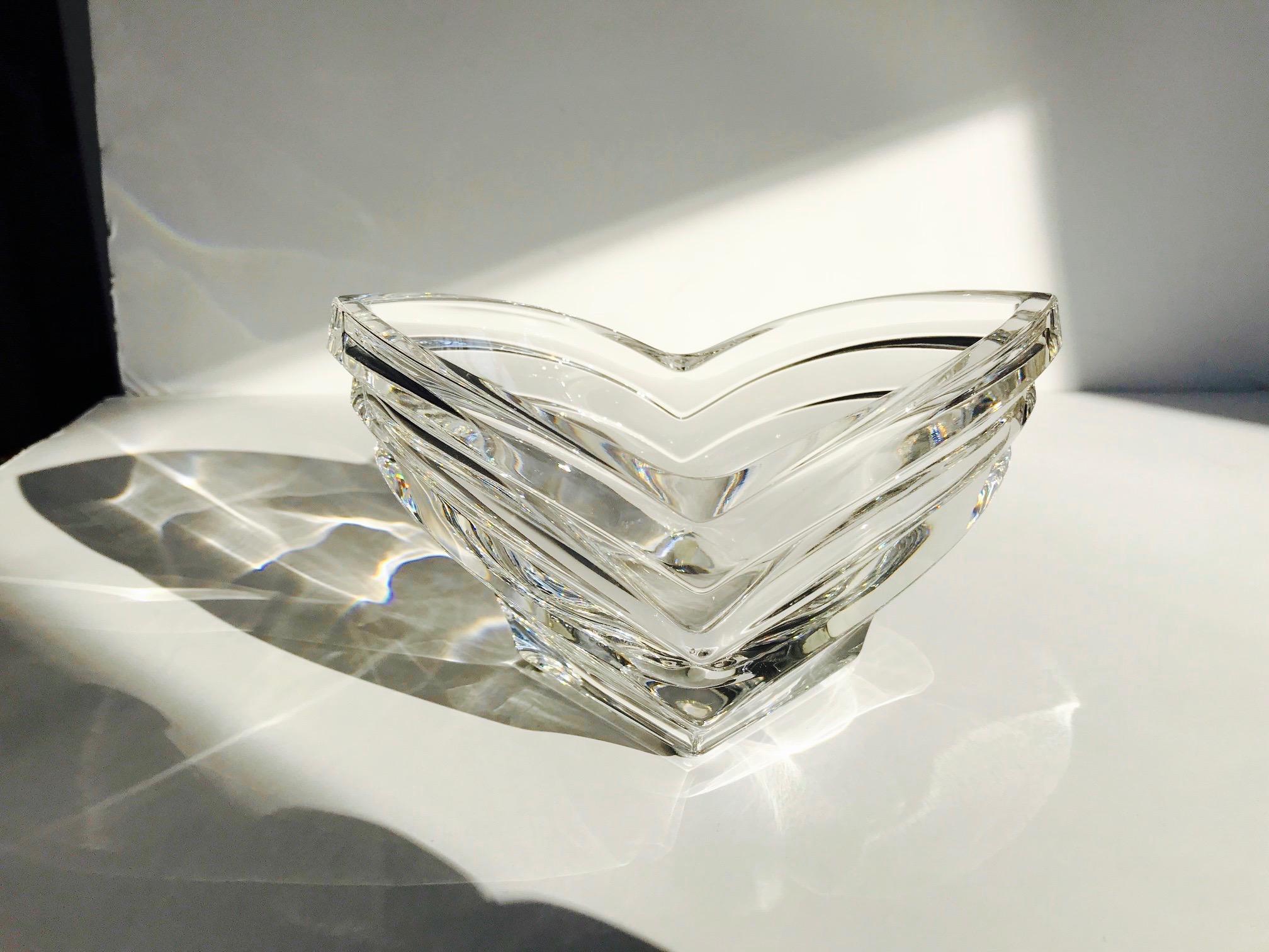 Vide-Poche-Schale aus Kristallkristall mit geometrischem geriffeltem Glas, Frankreich, 1970er Jahre (Moderne der Mitte des Jahrhunderts) im Angebot