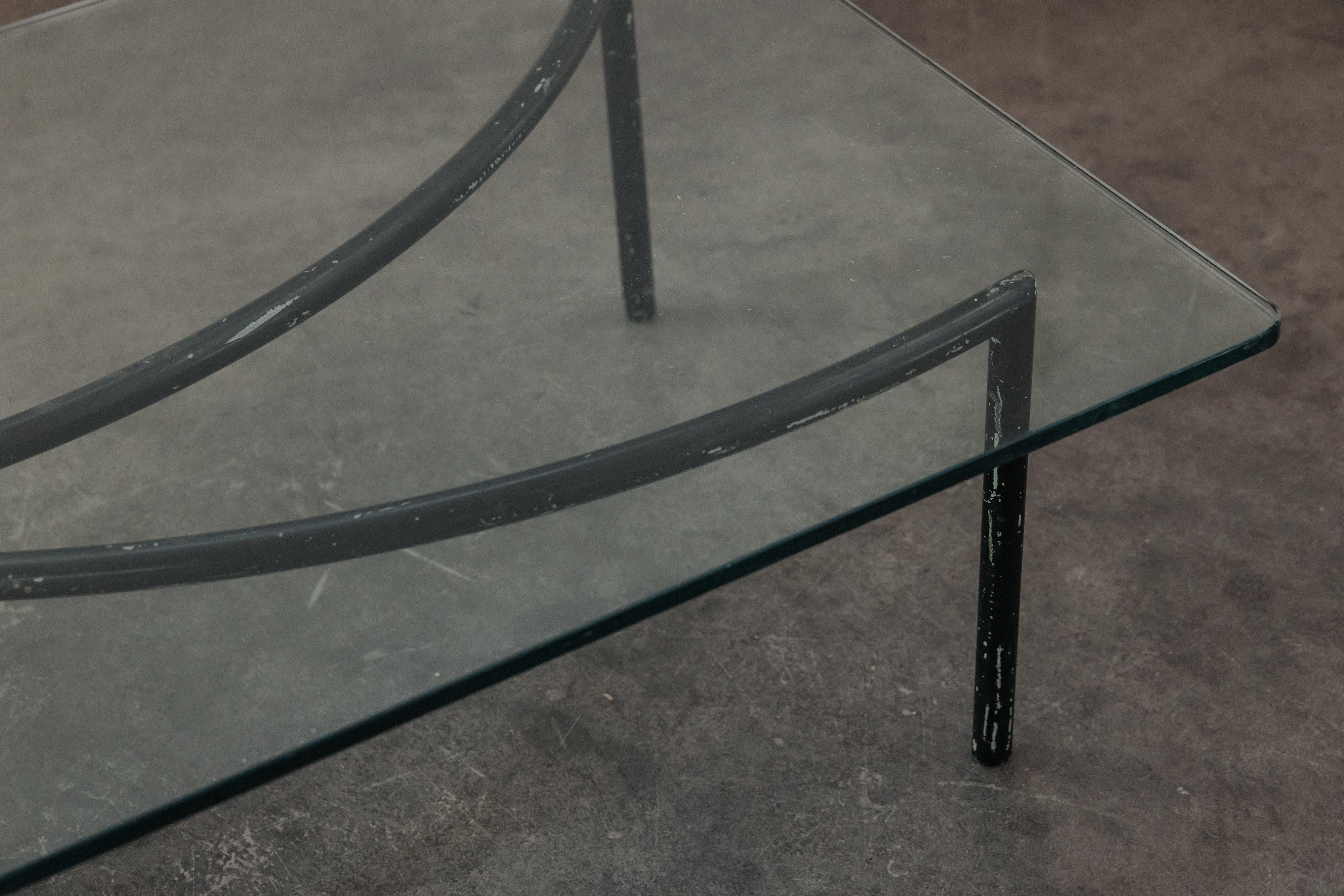 Table basse géométrique en verre de France, vers 1960 en vente 4