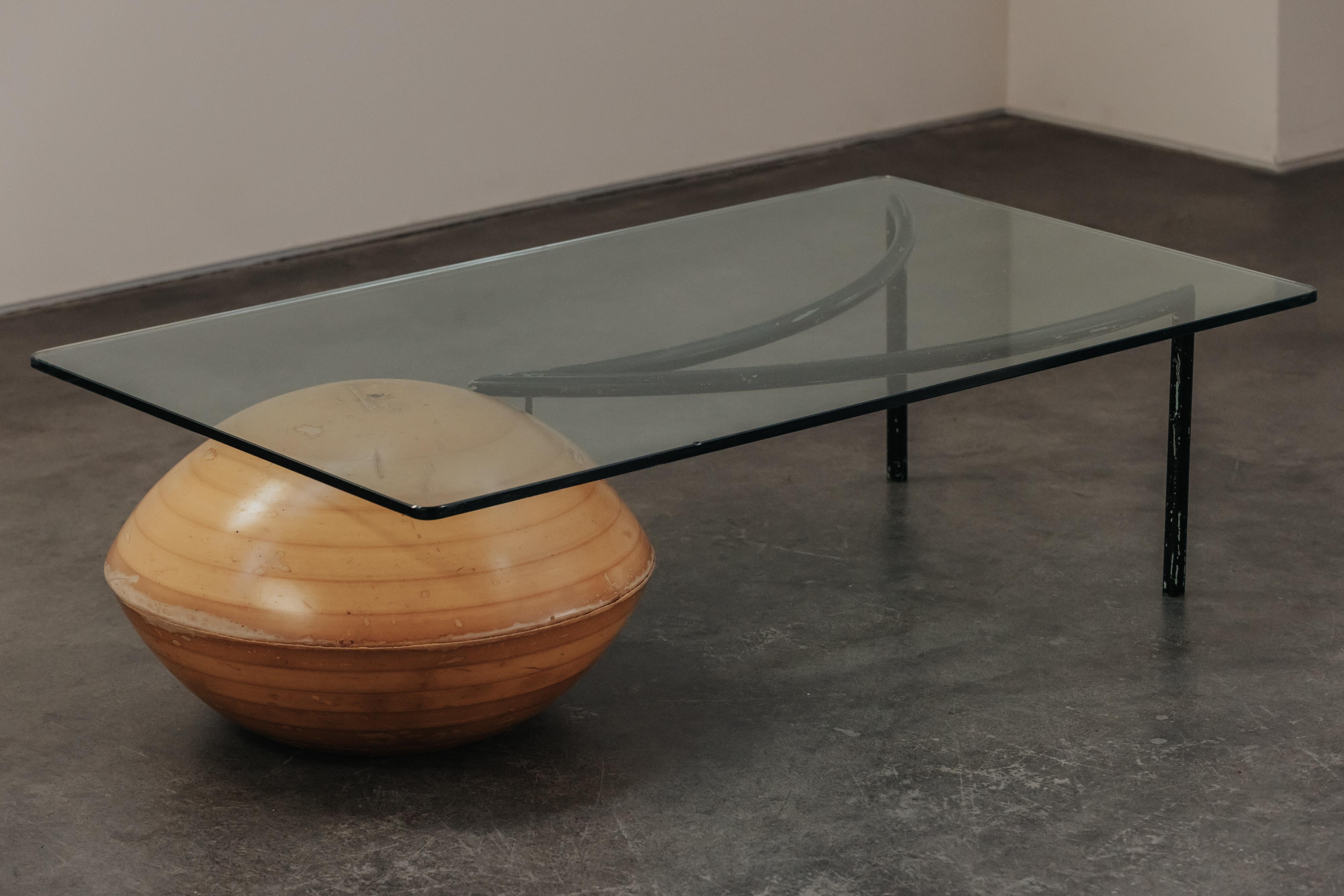 Européen Table basse géométrique en verre de France, vers 1960 en vente