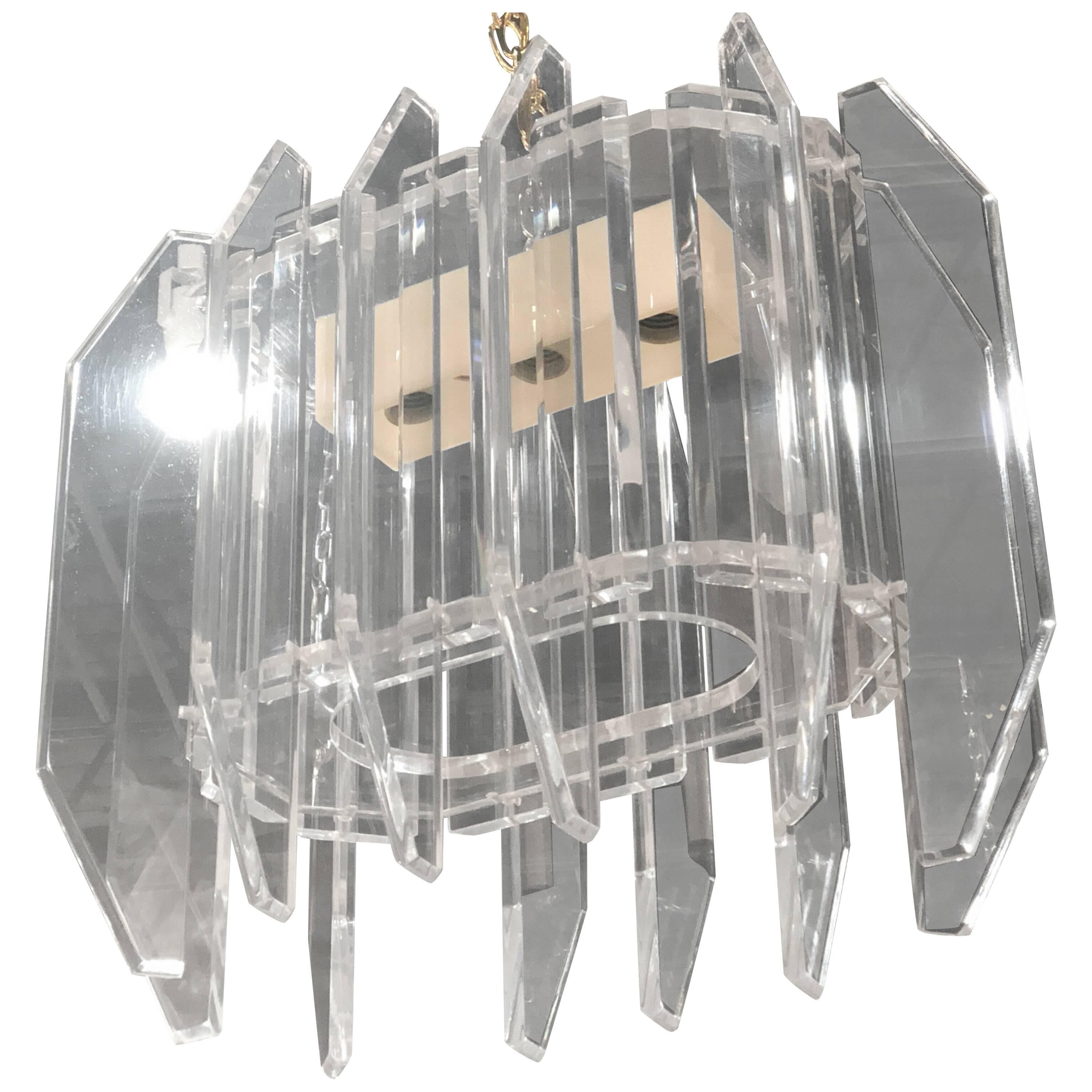 Lampadario geometrico vintage in lucite