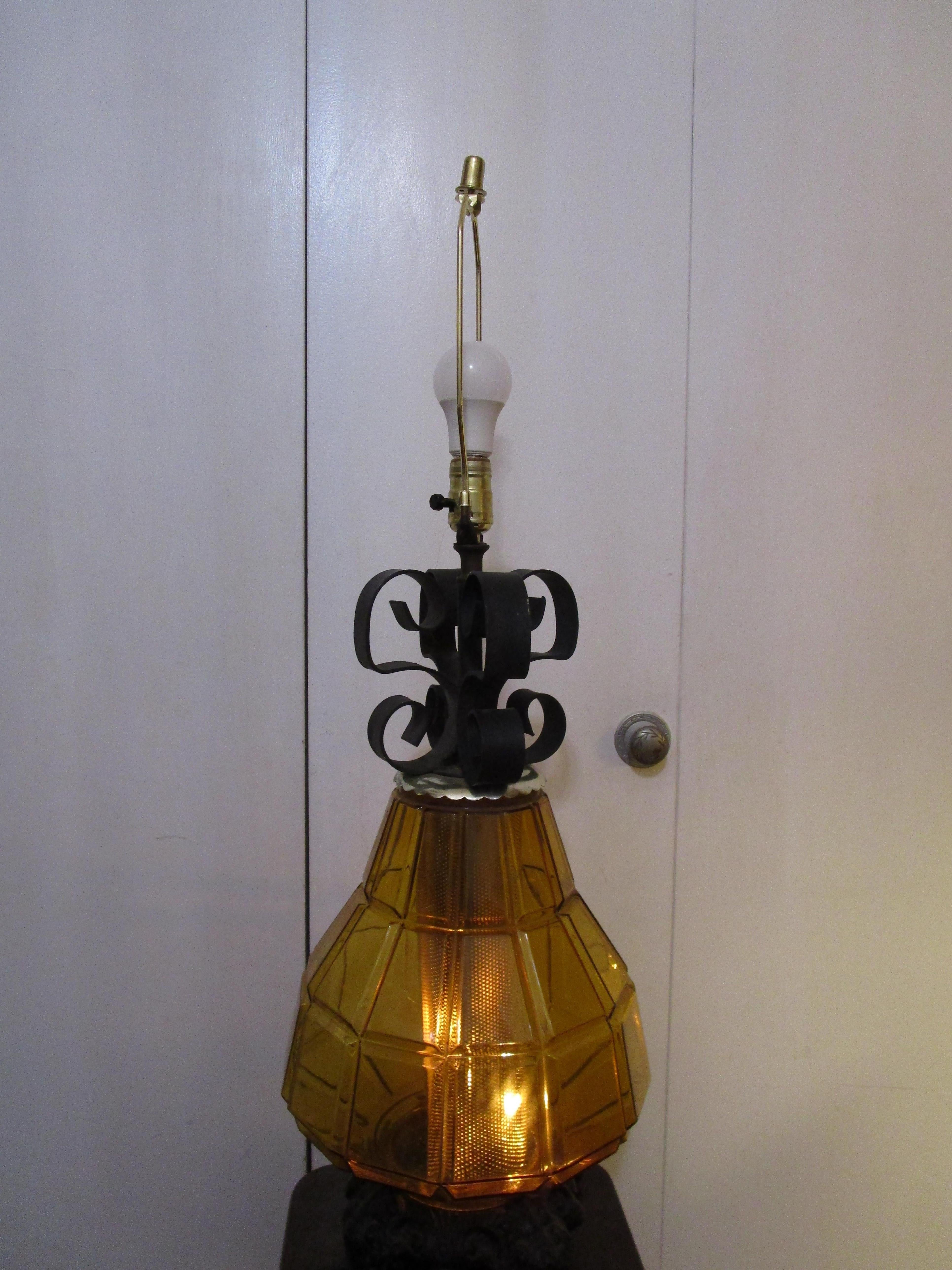 Vintage Geometric Pressed Amber Glass Lamp with Incandescent Cylinder  For Sale 1