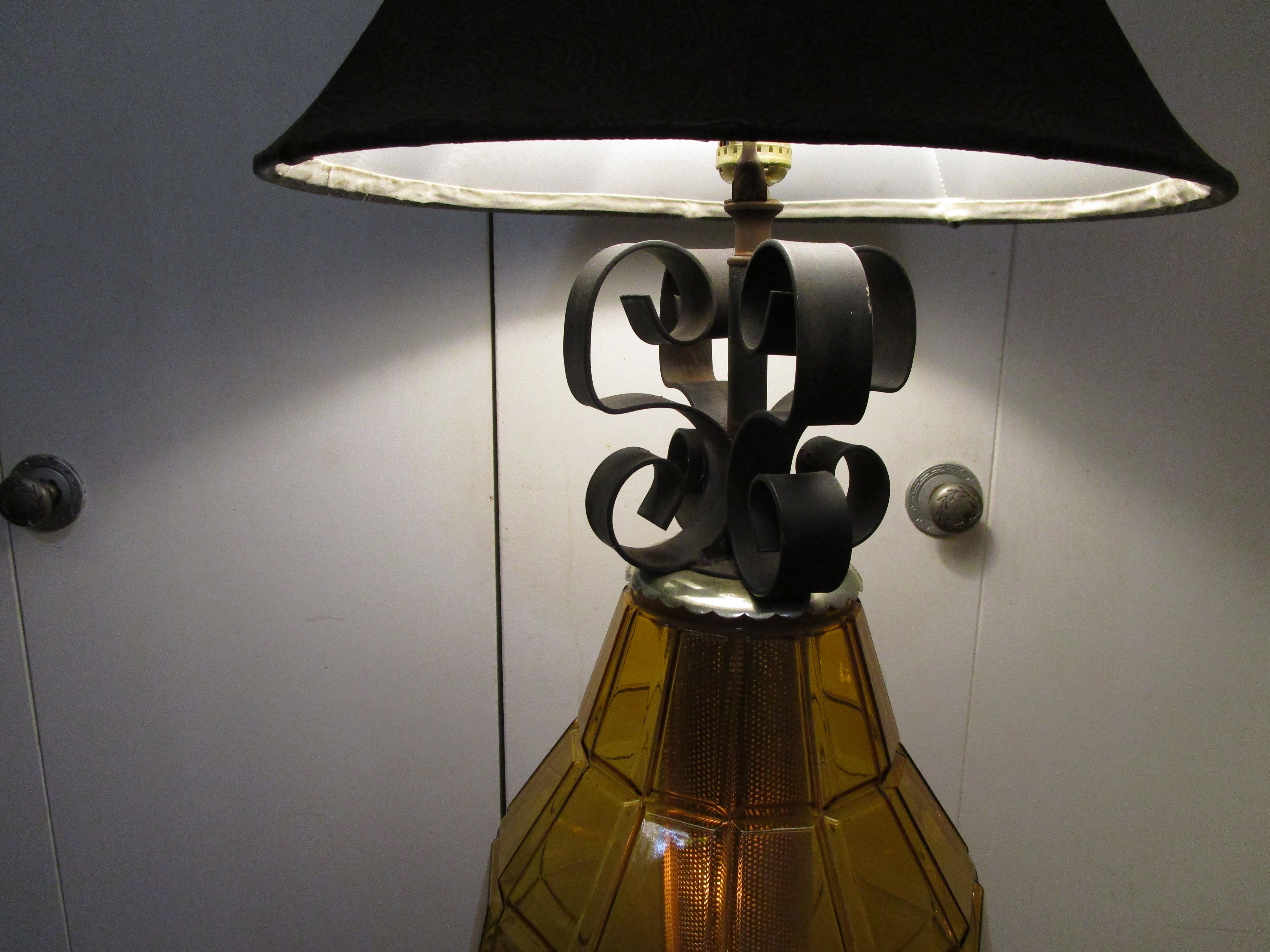 Mid-Century Modern Vintage Geometric Pressed Amber Glass Lamp with Incandescent Cylinder  For Sale