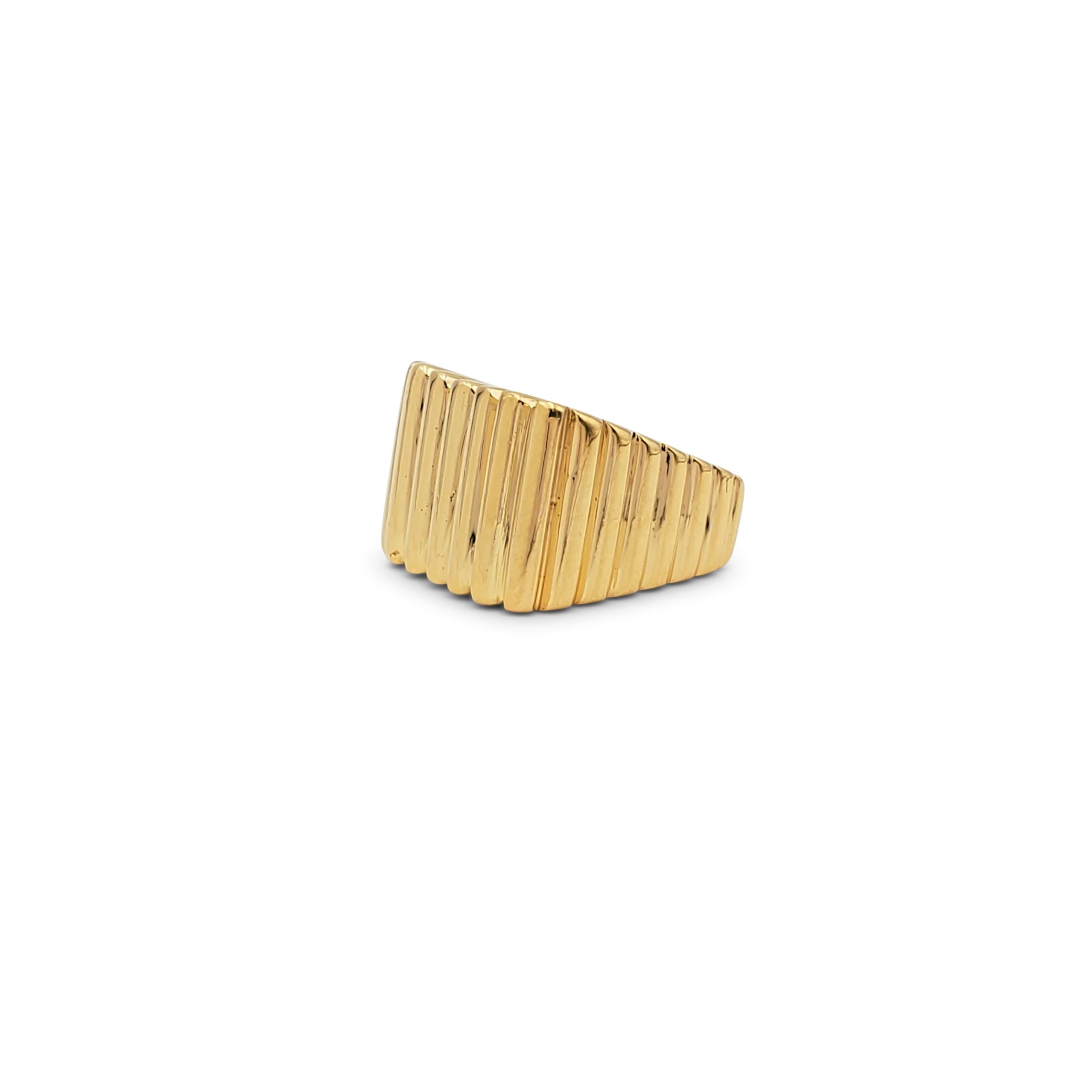 Vintage Geometric Ribbed Yellow Gold Ring 2