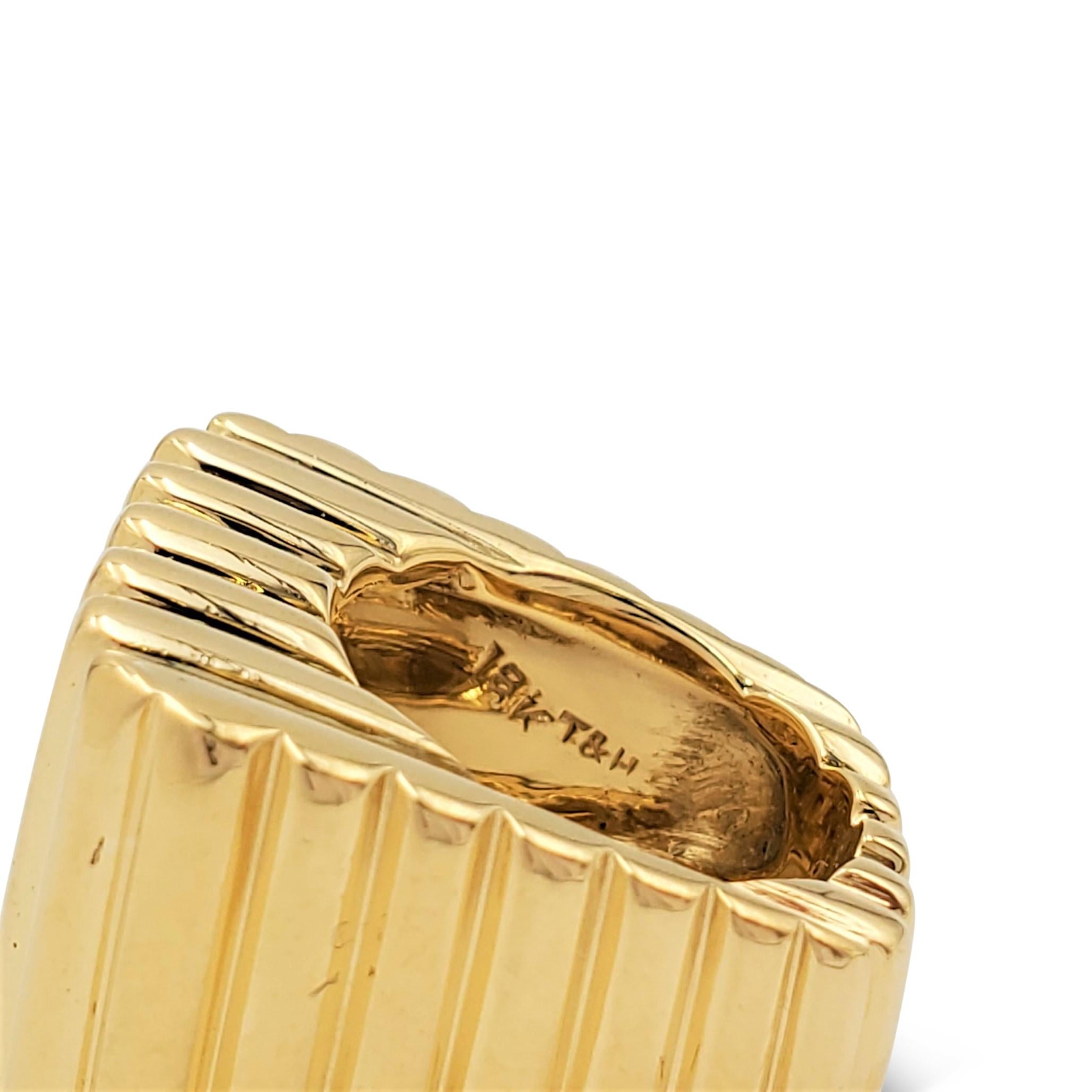 Vintage Geometric Ribbed Yellow Gold Ring 3