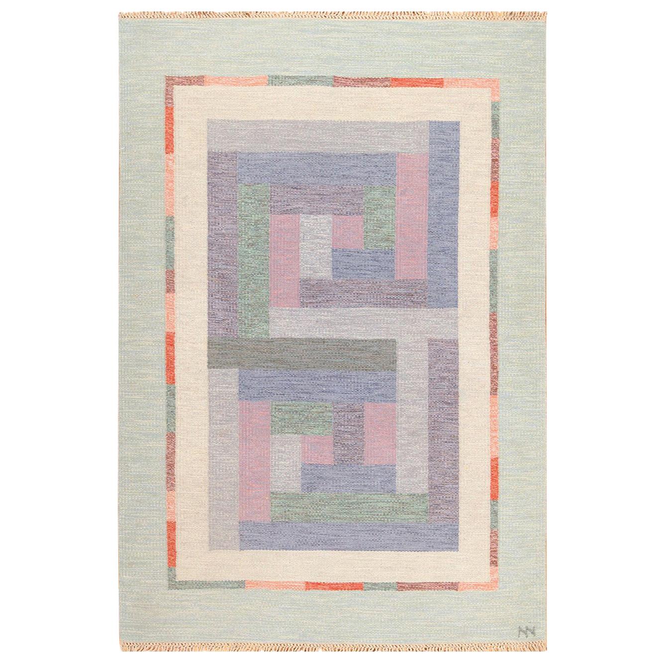 Geometrischer signierter schwedischer skandinavischer NN-Teppich im Vintage-Stil. Größe: 1,68 m x 1,68 m im Angebot