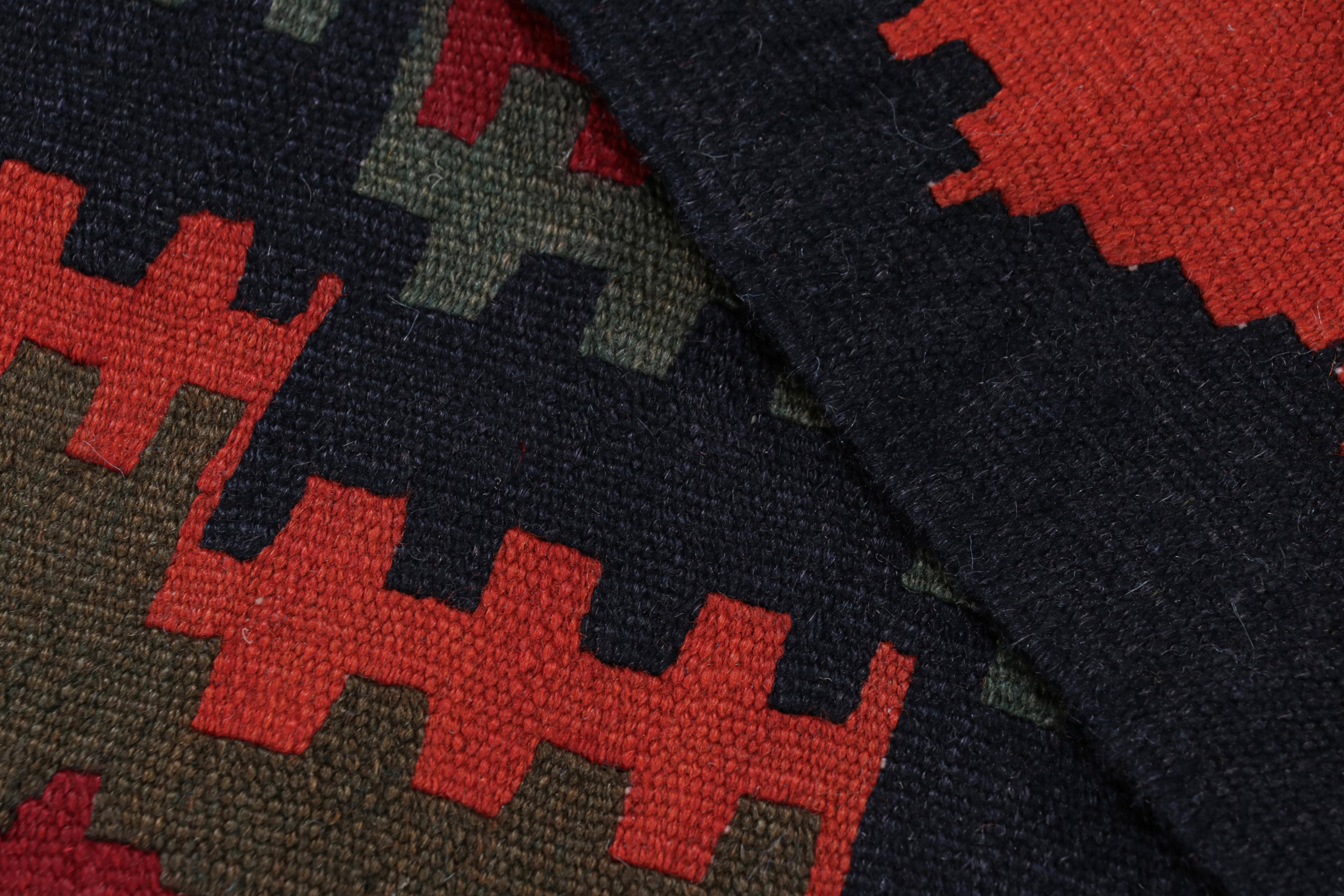 Geometrisch gestreifter Off-White und grau-blauer Woll-Kilim-Teppich im Vintage-Stil (Wolle) im Angebot