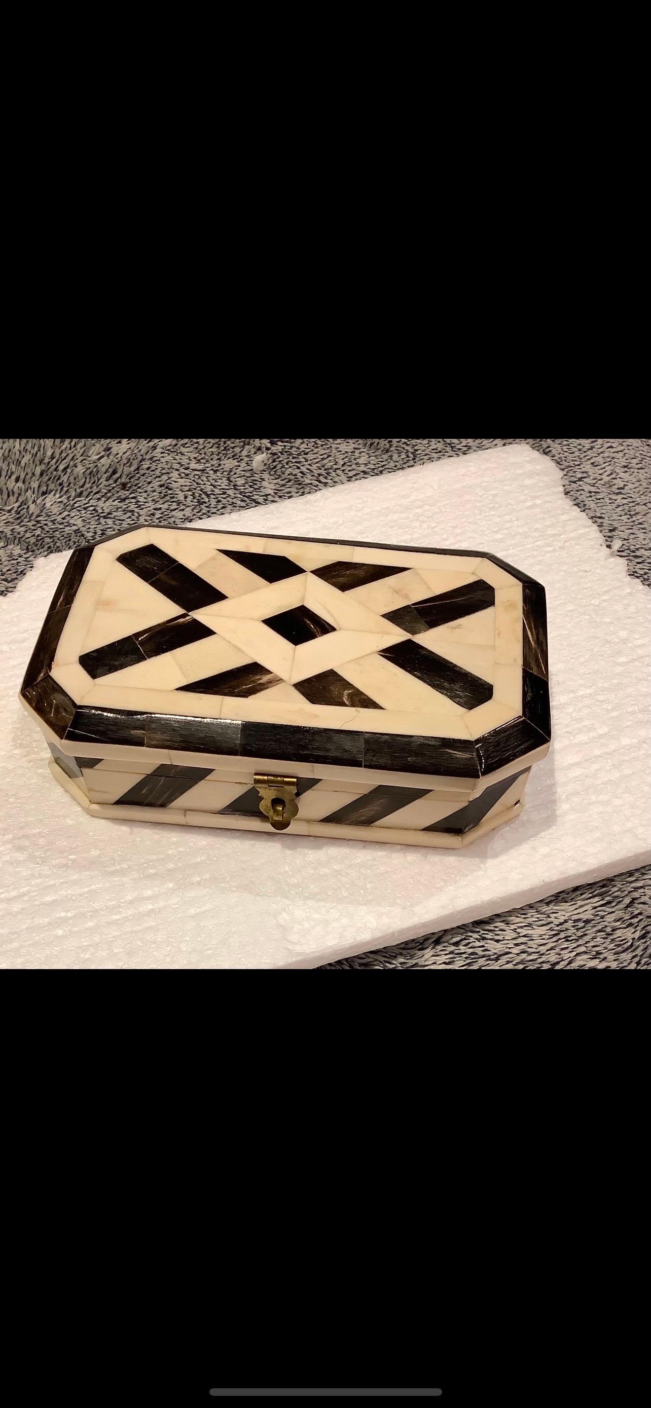 Caja de hueso teselada geométrica vintage Art Decó en venta
