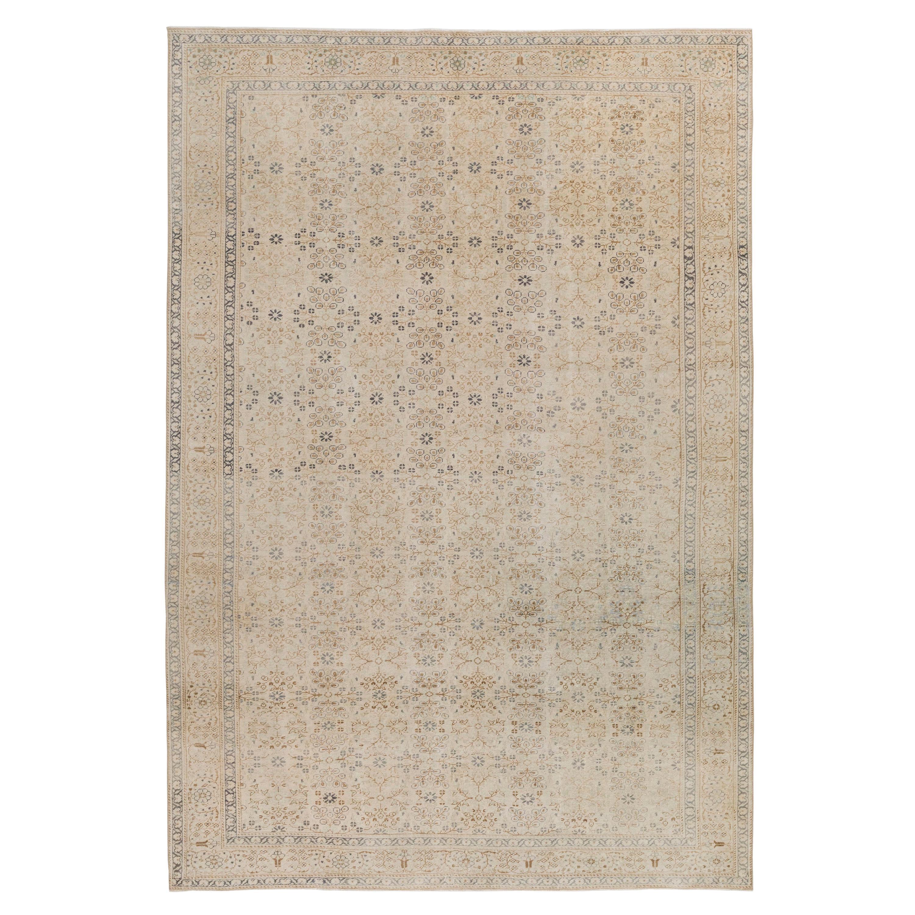 Geometrischer türkischer Sivas-Teppich im Stammesstil, Vintage