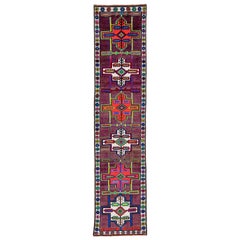 Tapis de couloir turc géométrique vintage en laine violette fait à la main