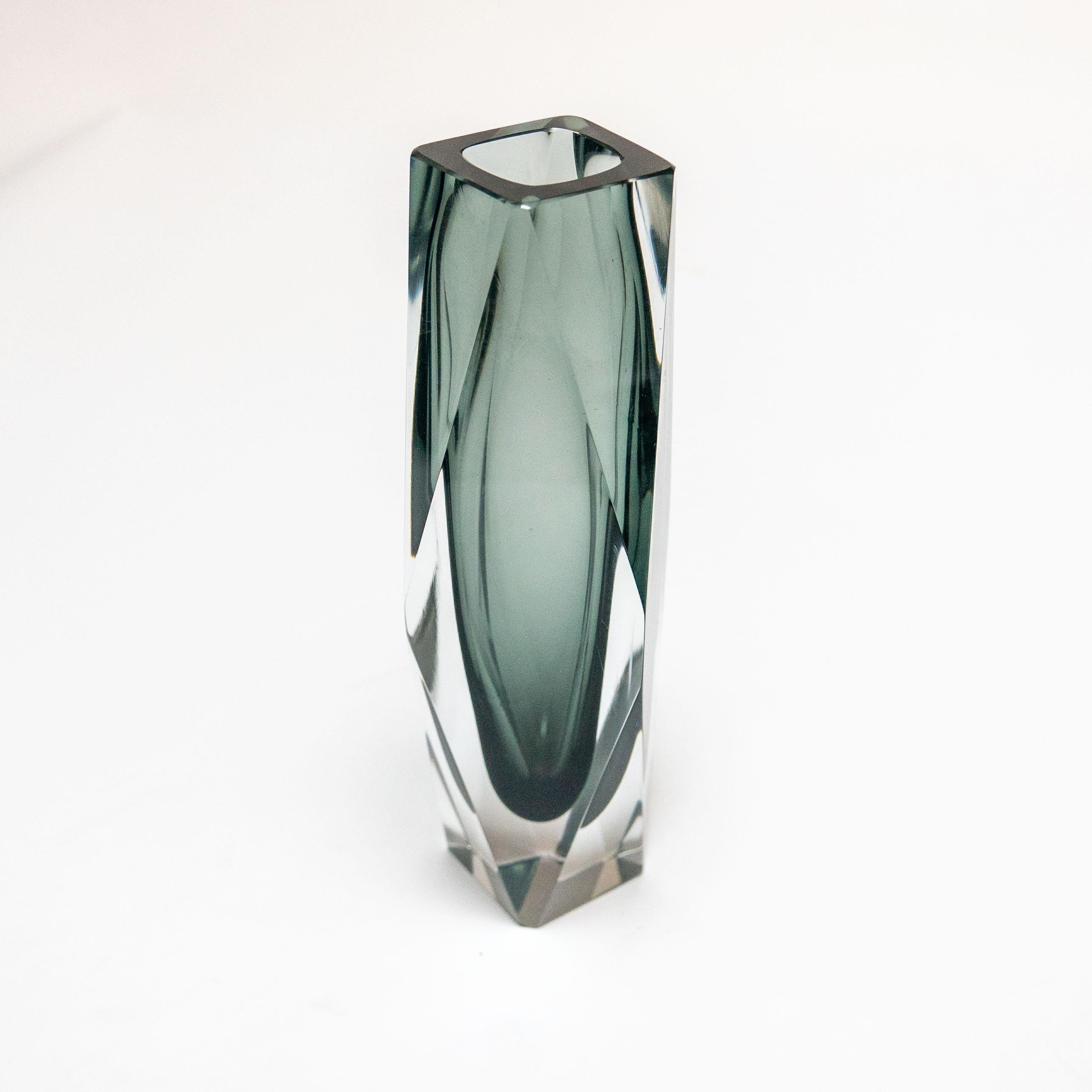 Vase géométrique vintage en verre de Murano gris Sommerso, style Flavio Poli Bon état - En vente à Milano, IT