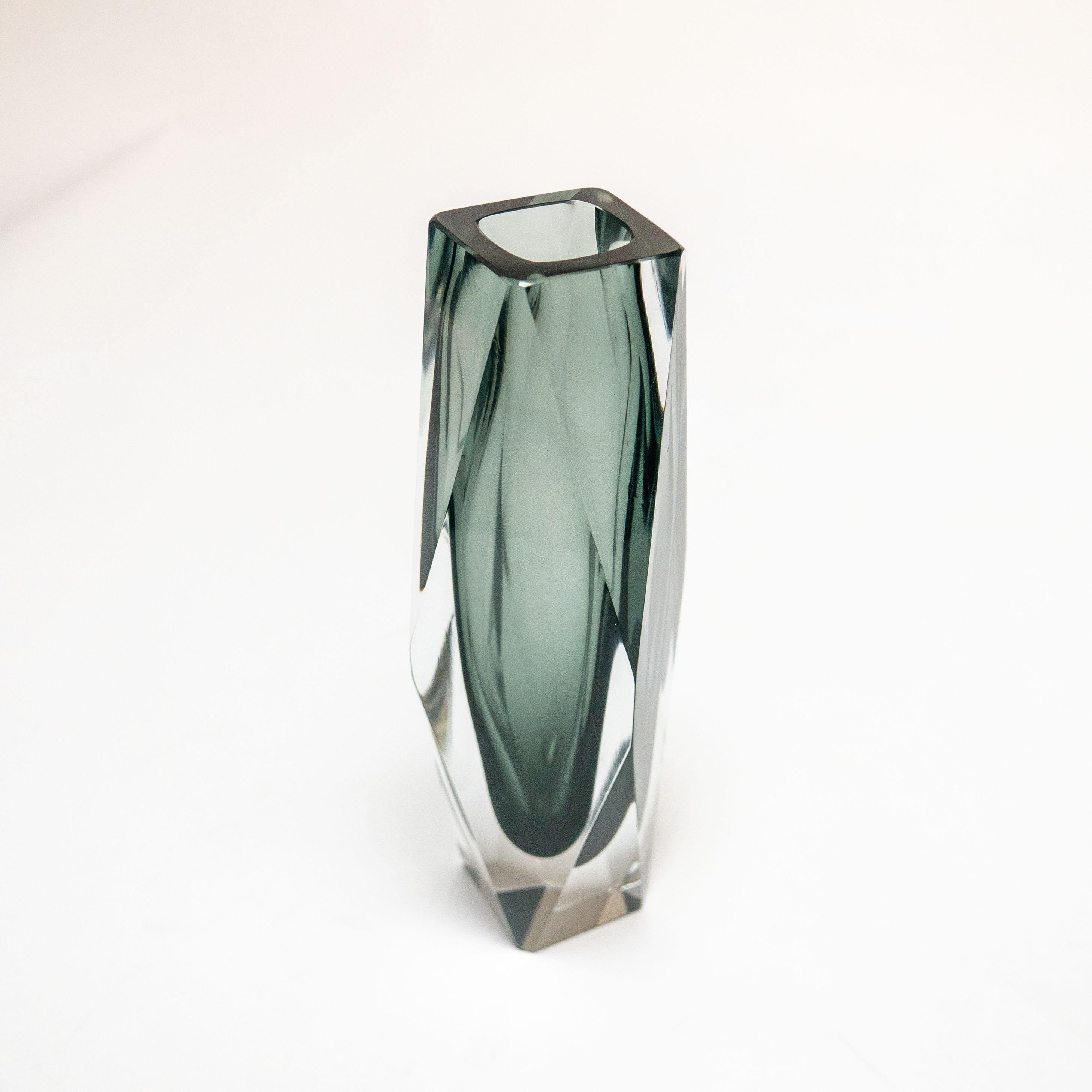 Milieu du XXe siècle Vase géométrique vintage en verre de Murano gris Sommerso, style Flavio Poli en vente