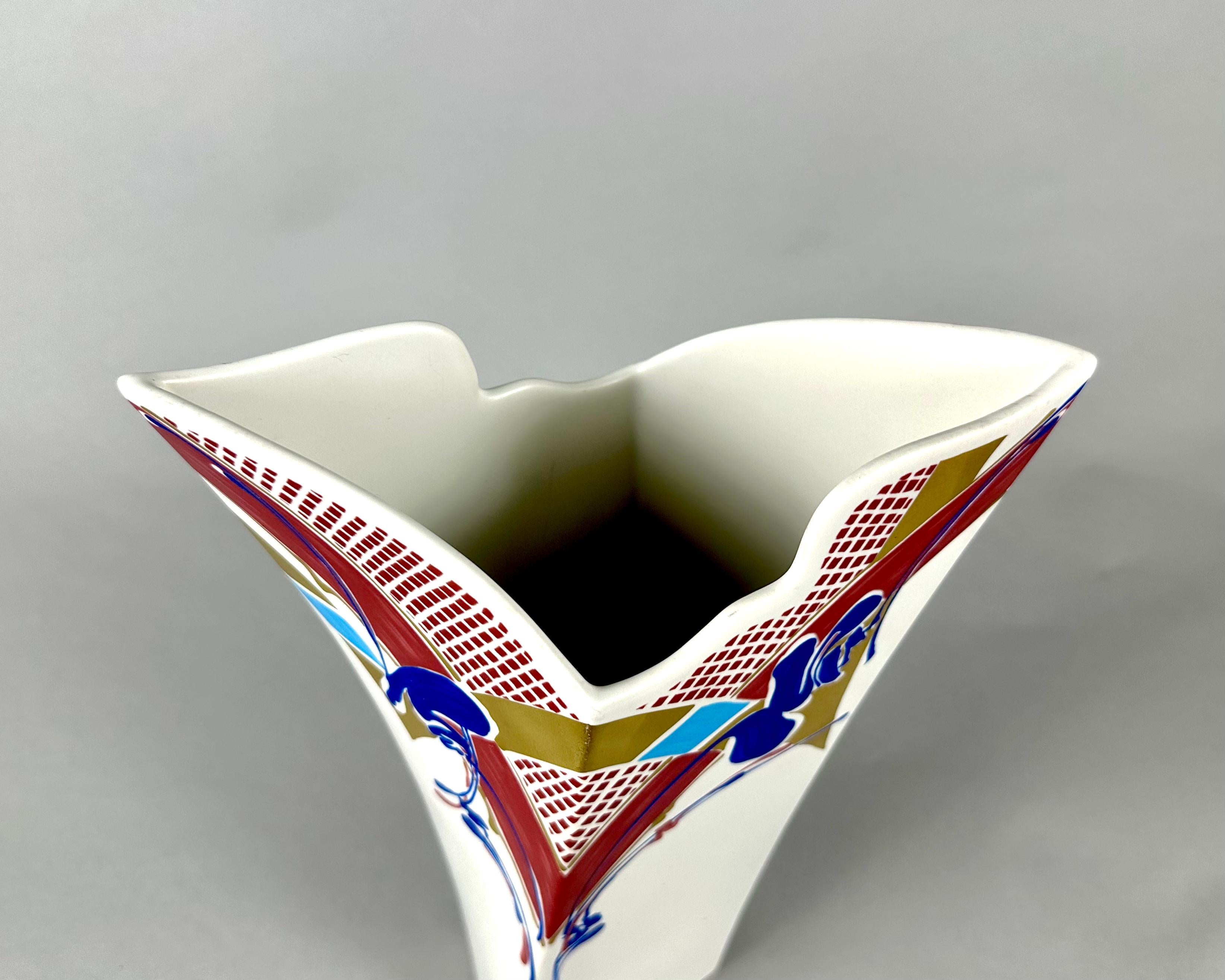 Vase géométrique vintage en porcelaine Rosenthal Studio Line, Allemagne Excellent état - En vente à Bastogne, BE