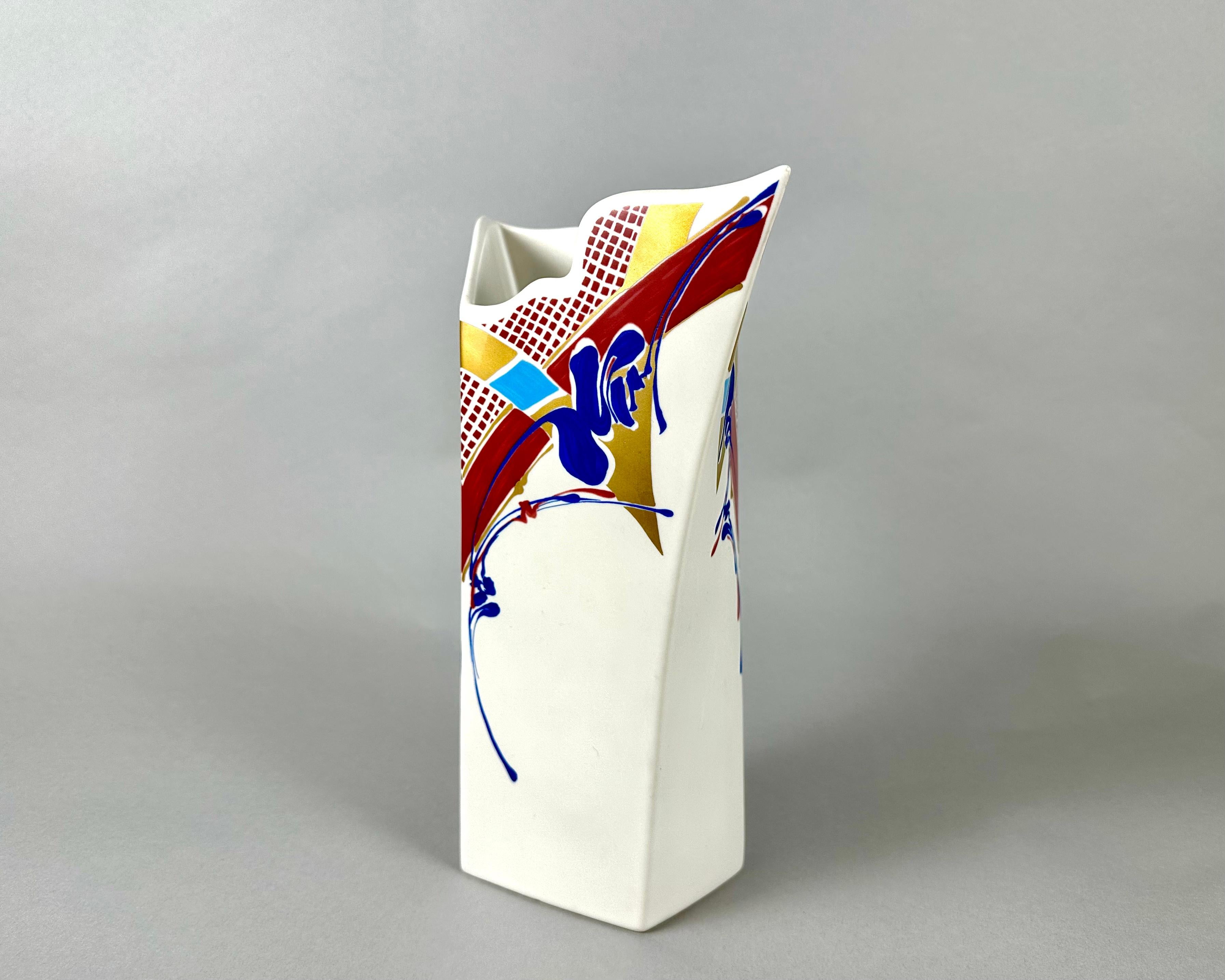 Fin du 20e siècle Vase géométrique vintage en porcelaine Rosenthal Studio Line, Allemagne en vente