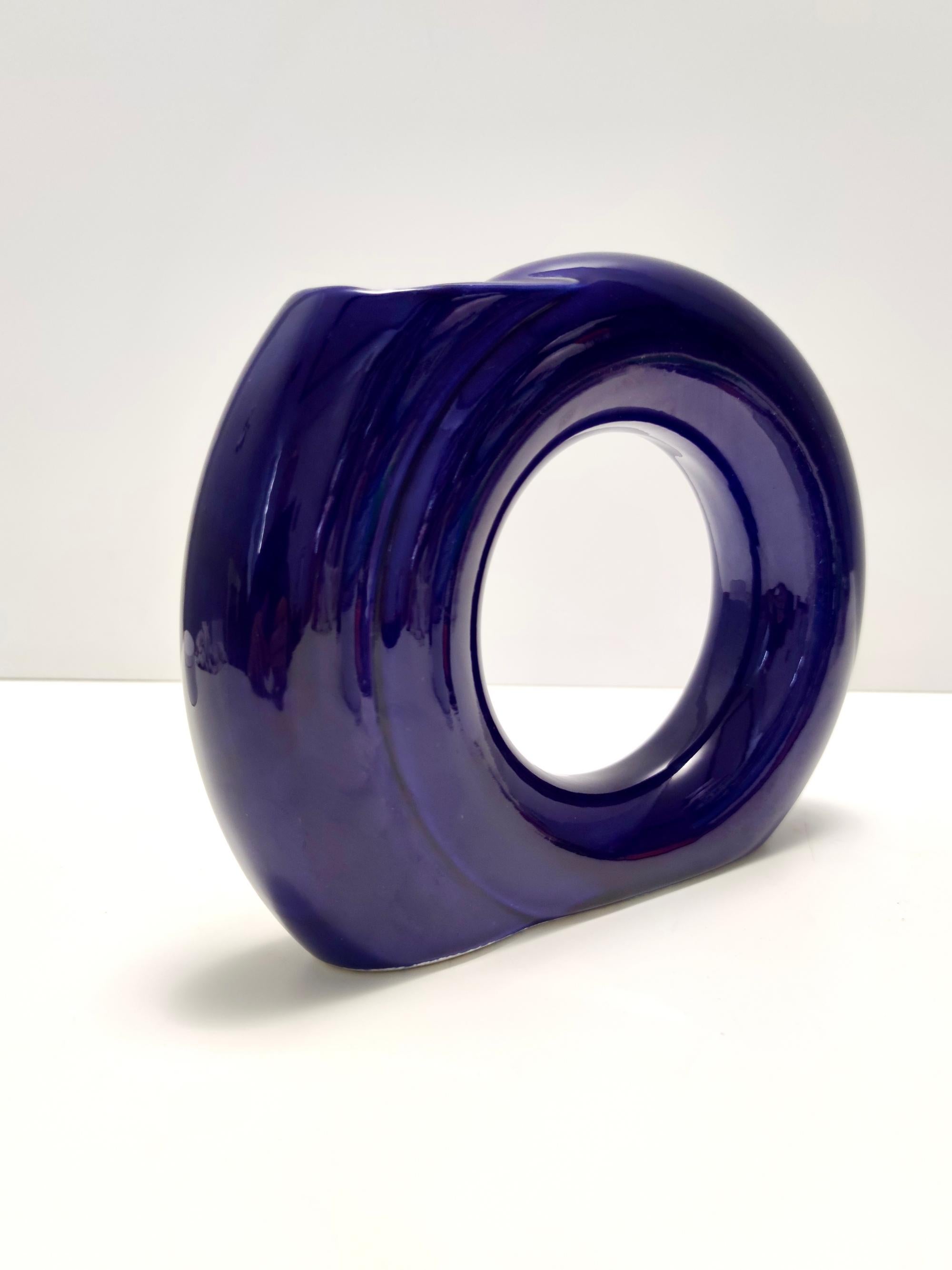 Fine XX secolo Vaso vintage geometrico smaltato blu di Pietro Arosio per Parravicini, Italia in vendita