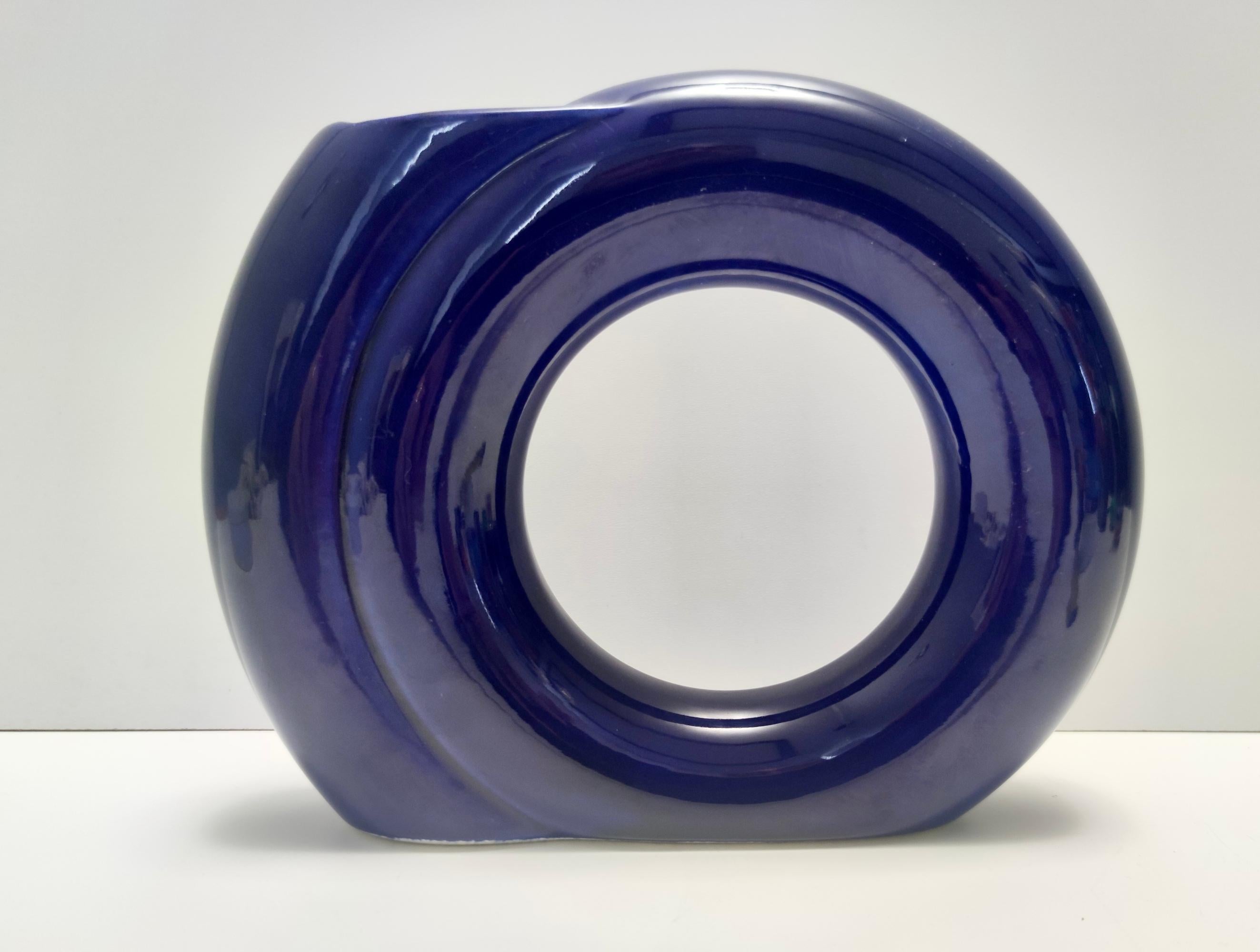 Ceramica Vaso vintage geometrico smaltato blu di Pietro Arosio per Parravicini, Italia in vendita