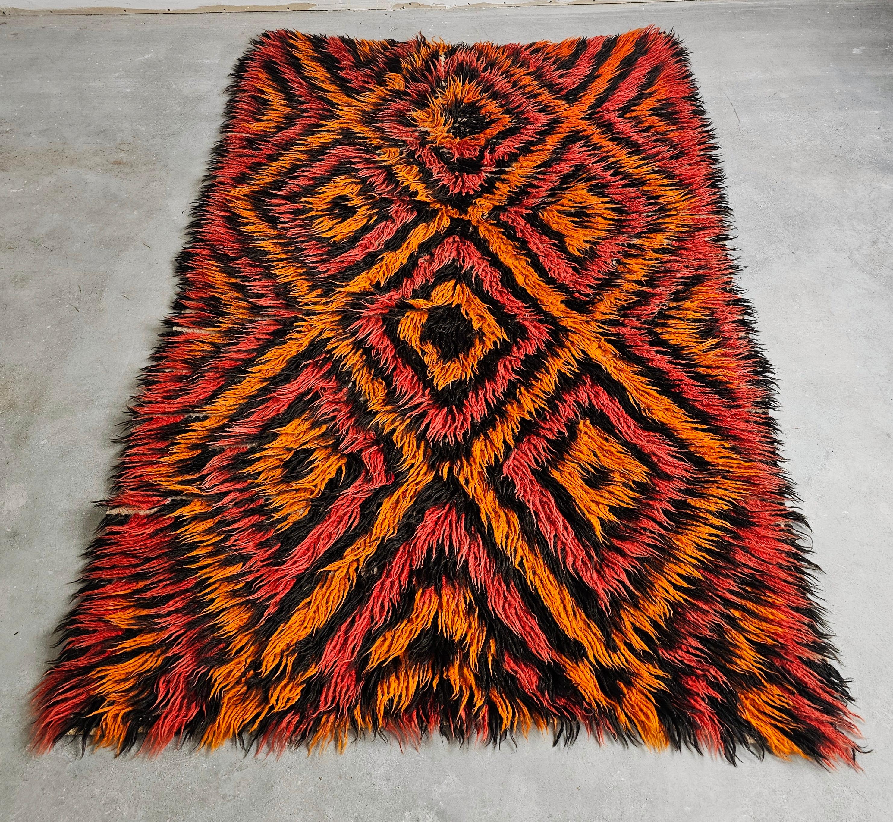 In this listing you will find a vintage fluffy Tulu rug with strong and vibrant geometrical pattern. This vibrant and very decorative piece was hand knotted and made of 100% wool. Made in Yugoslavia in 1950s.

Good vintage condition with signs of