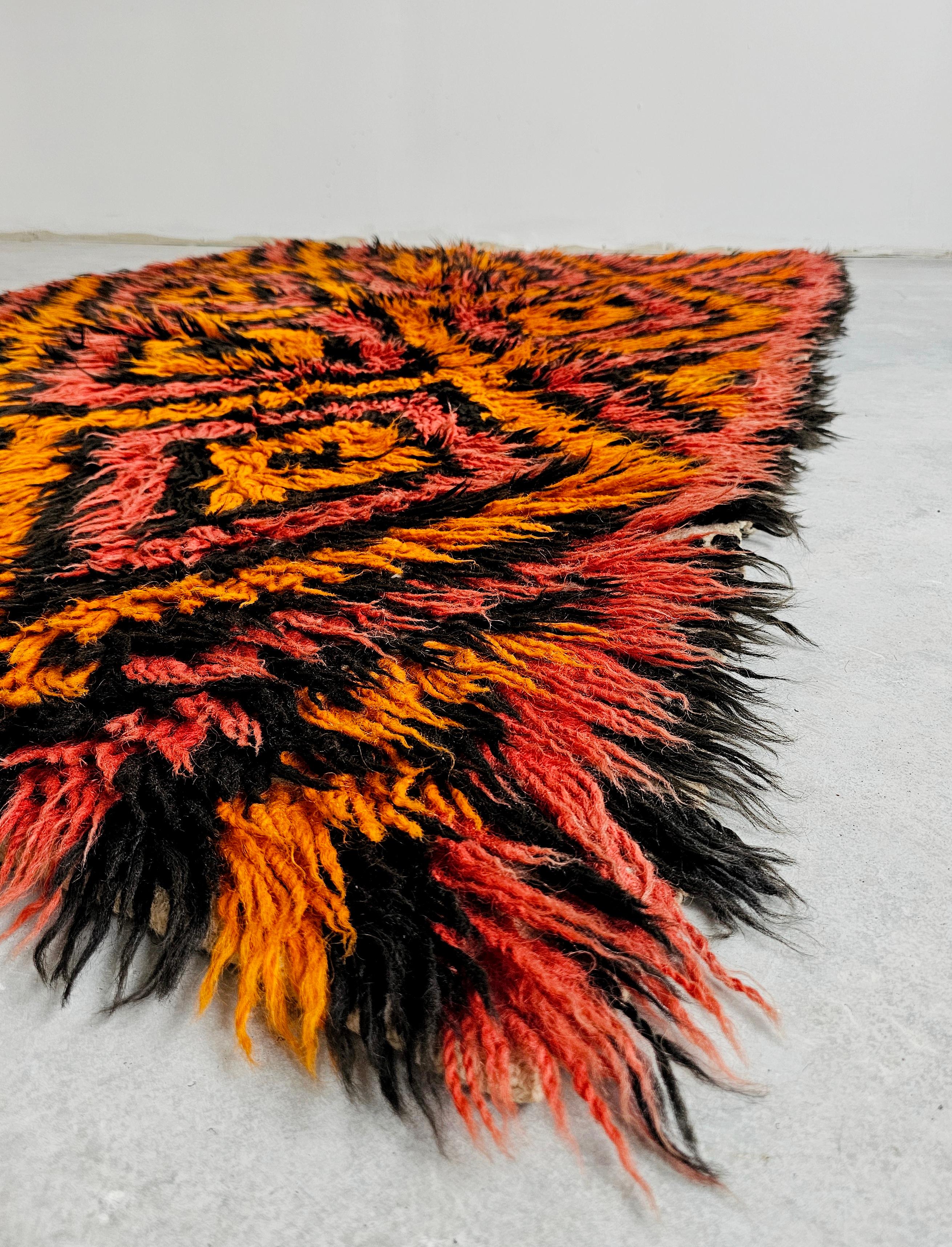 Vintage Geometrical Tulu Rug in orange, red and black wool, Yugoslavia 1960s For Sale 1