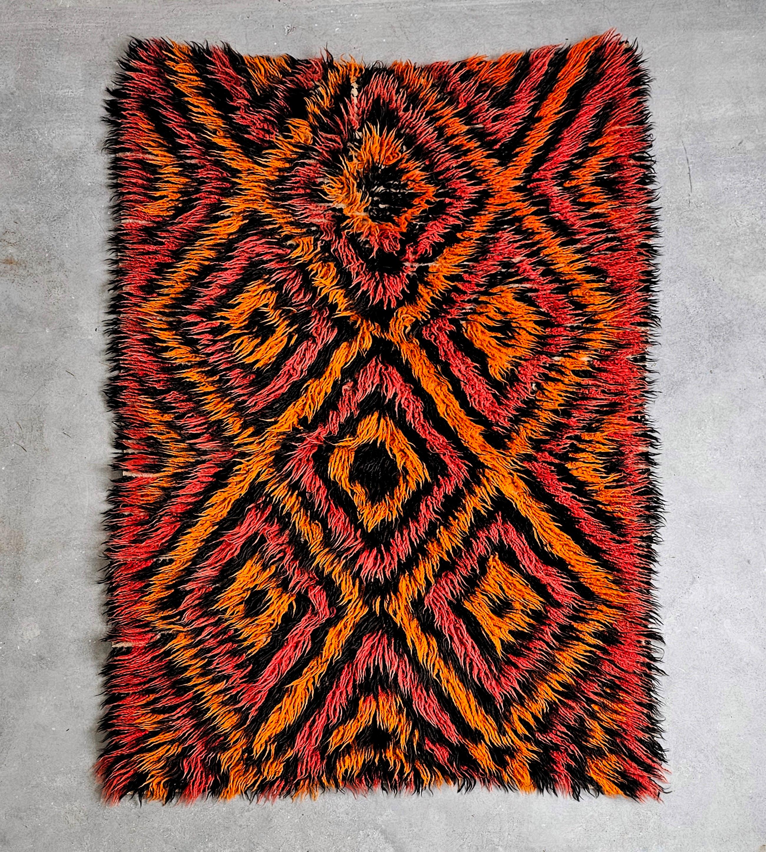 Vintage Geometrical Tulu Rug in orange, red and black wool, Yugoslavia 1960s For Sale 2