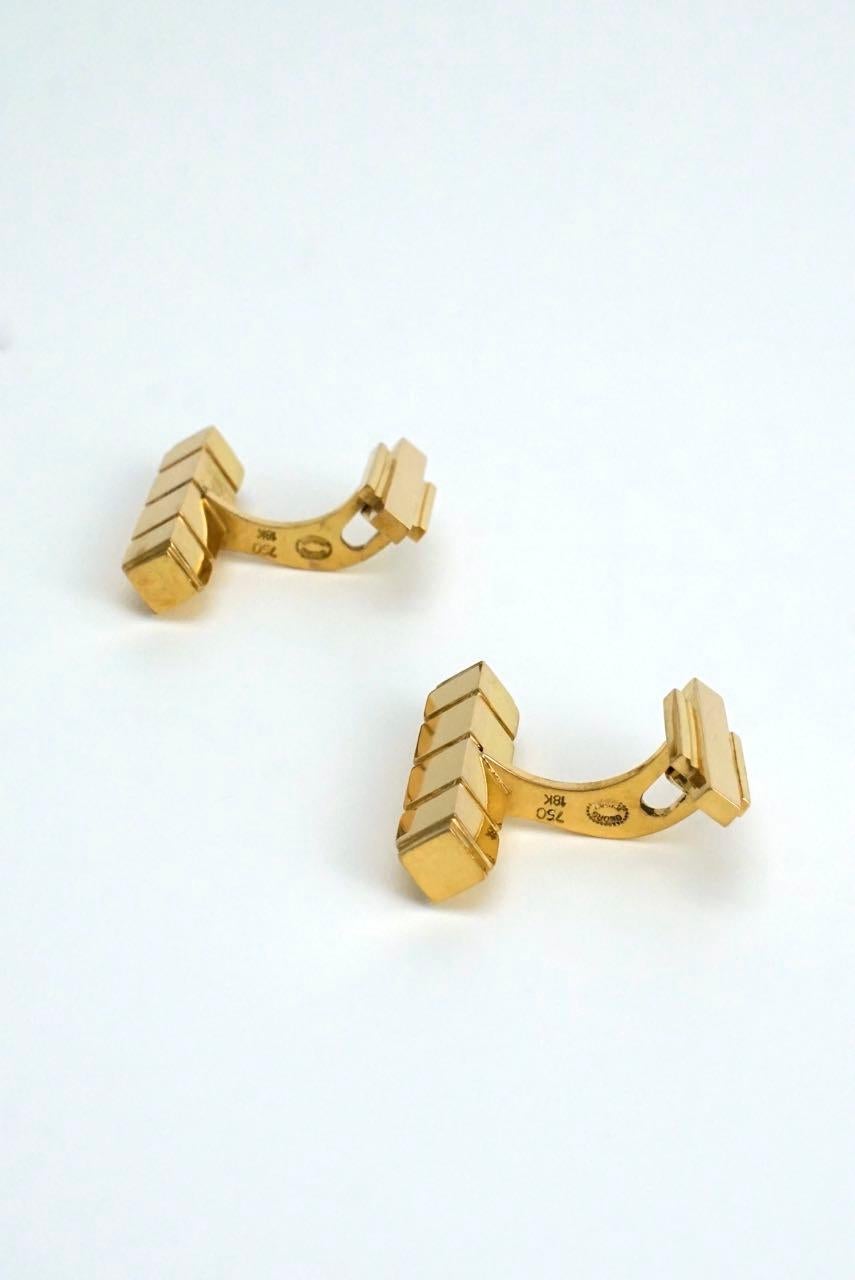 A pair of modernist 18k yellow gold segmented square rod cufflinks with an arched toggle back fitting.  Jensen cufflinks in gold are rare to find and these classic cufflinks are so versatile as they are perfect for work or even more formal occasions