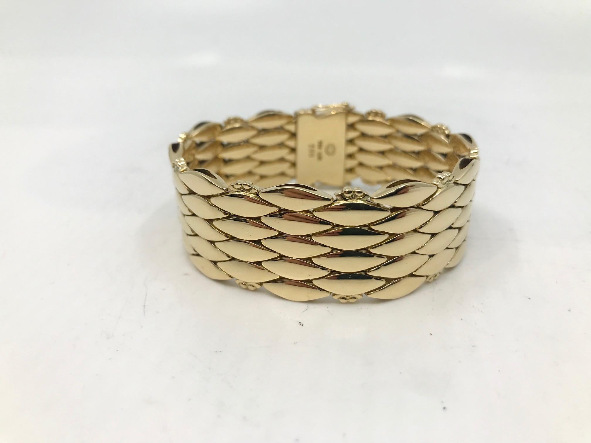This is a wide version Georg Jensen 18 Kt gold bracelet, design 350 by Harald Nielsen in the early 1940s.
Measures 7½