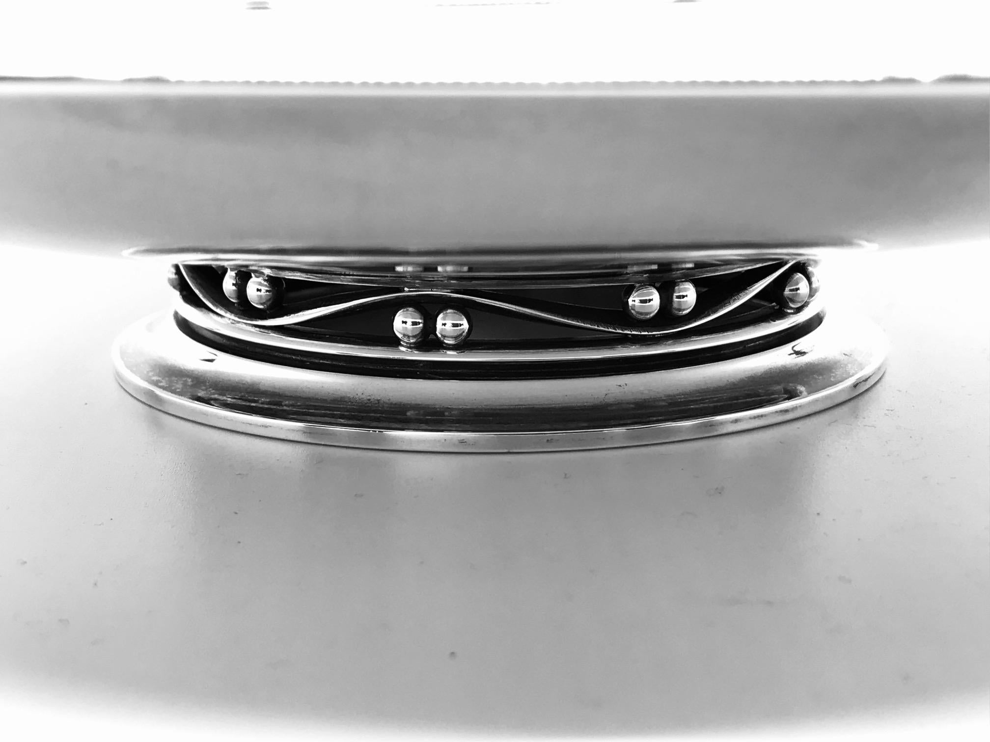 Vintage sterling silver Georg Jensen Art Deco biscuit tray, design #493B by Harald Nielsen, from the mid-1920s. This is a very practical piece, ideal for serving cakes or cookies.
Measures: 11? in diameter and 2? in height (28cm, 5cm).
Vintage