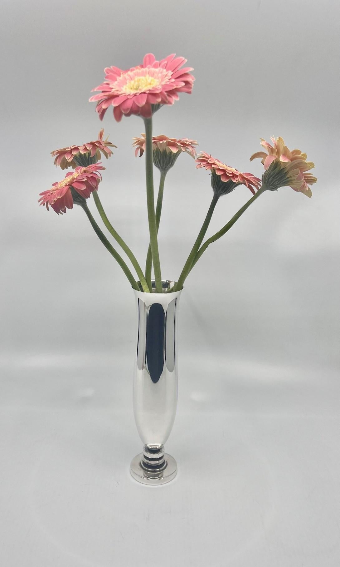 A Georg Jensen sterling silver Art Deco vase, design #750C by Harald Nielsen from 1935. A thin fluted form vase that sits on two hollow rings and a round base.

Dimensions: Measures 7 3/4? (19.8cm) in height. Weighs: 7.76oz (220g).

Hallmarks: