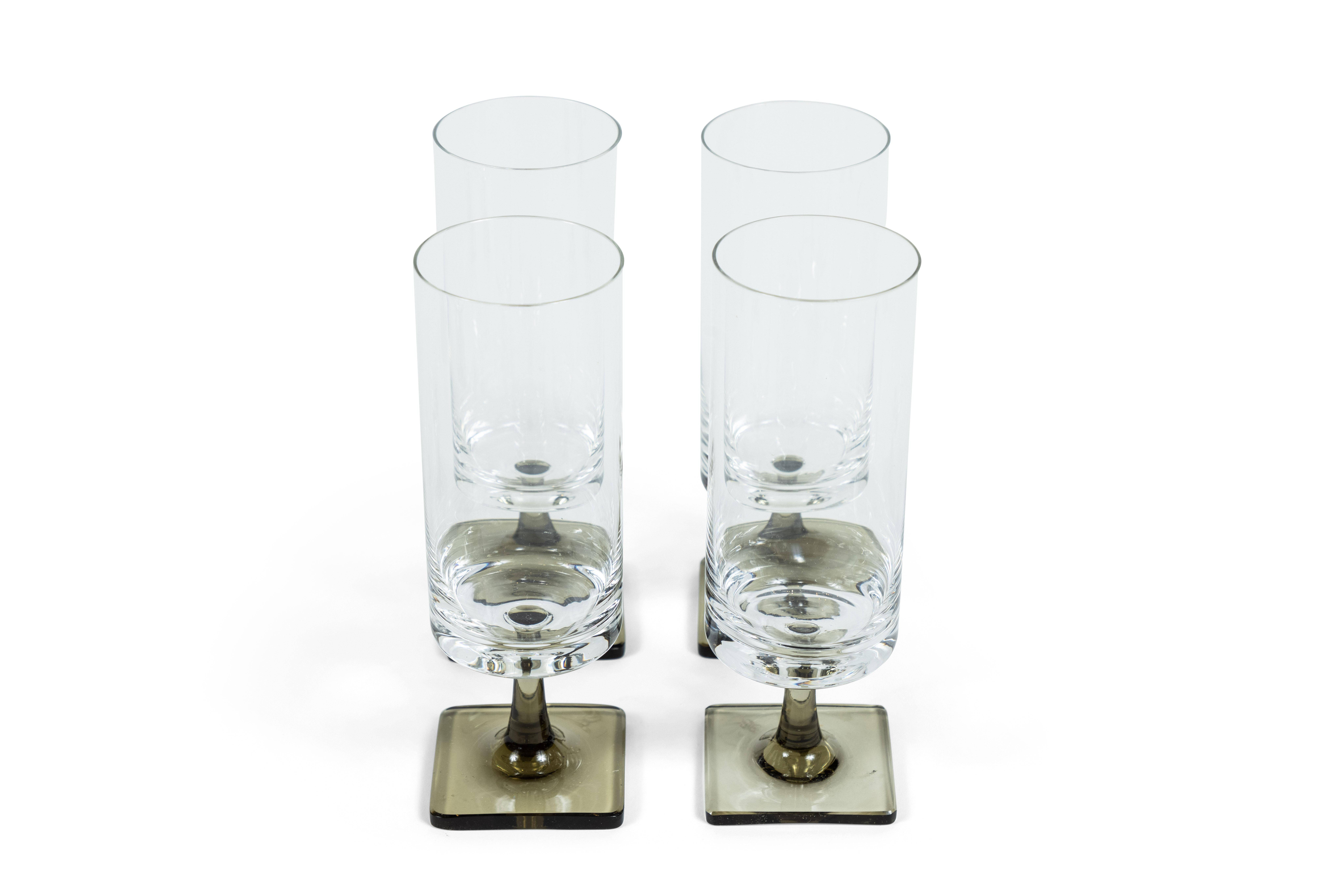 Vintage George Jensen for Rosenthal crystal Berlin/linear smoke pattern Champagne Flute glass set 

Each glass is etched on the base with the Rosenthal logo and may have the original
Gold foil sticker.

Measures: 12 Champagne flutes height 7