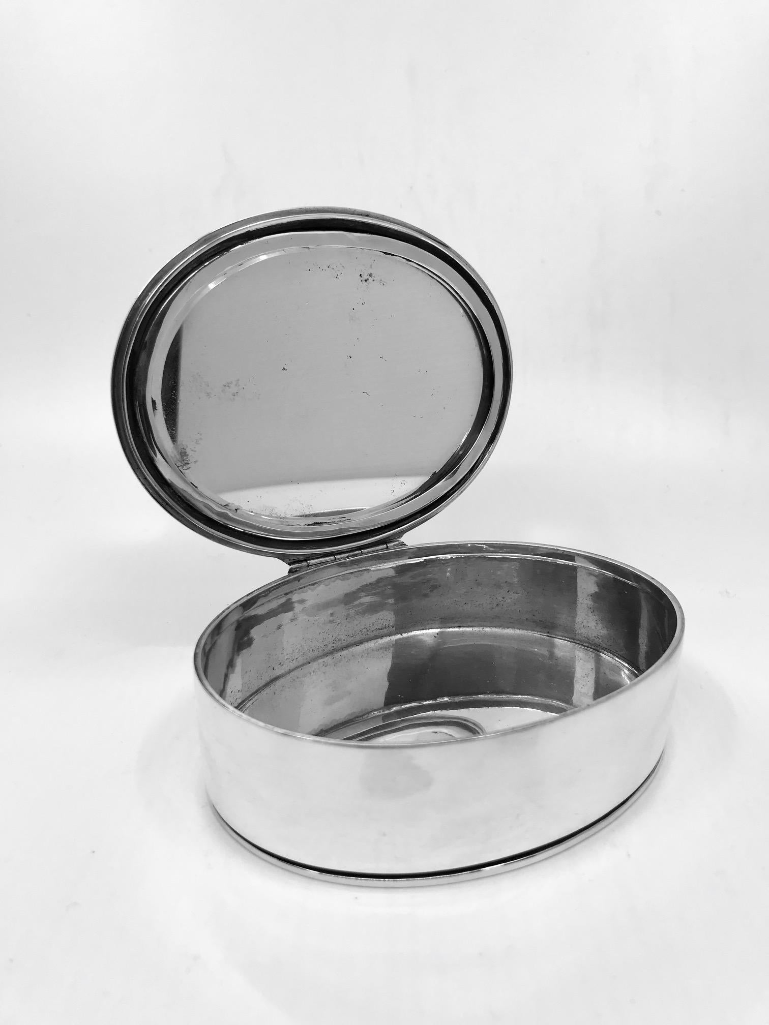 Hammered Vintage Georg Jensen Jewelry Box 150g by Harald Nielsen For Sale