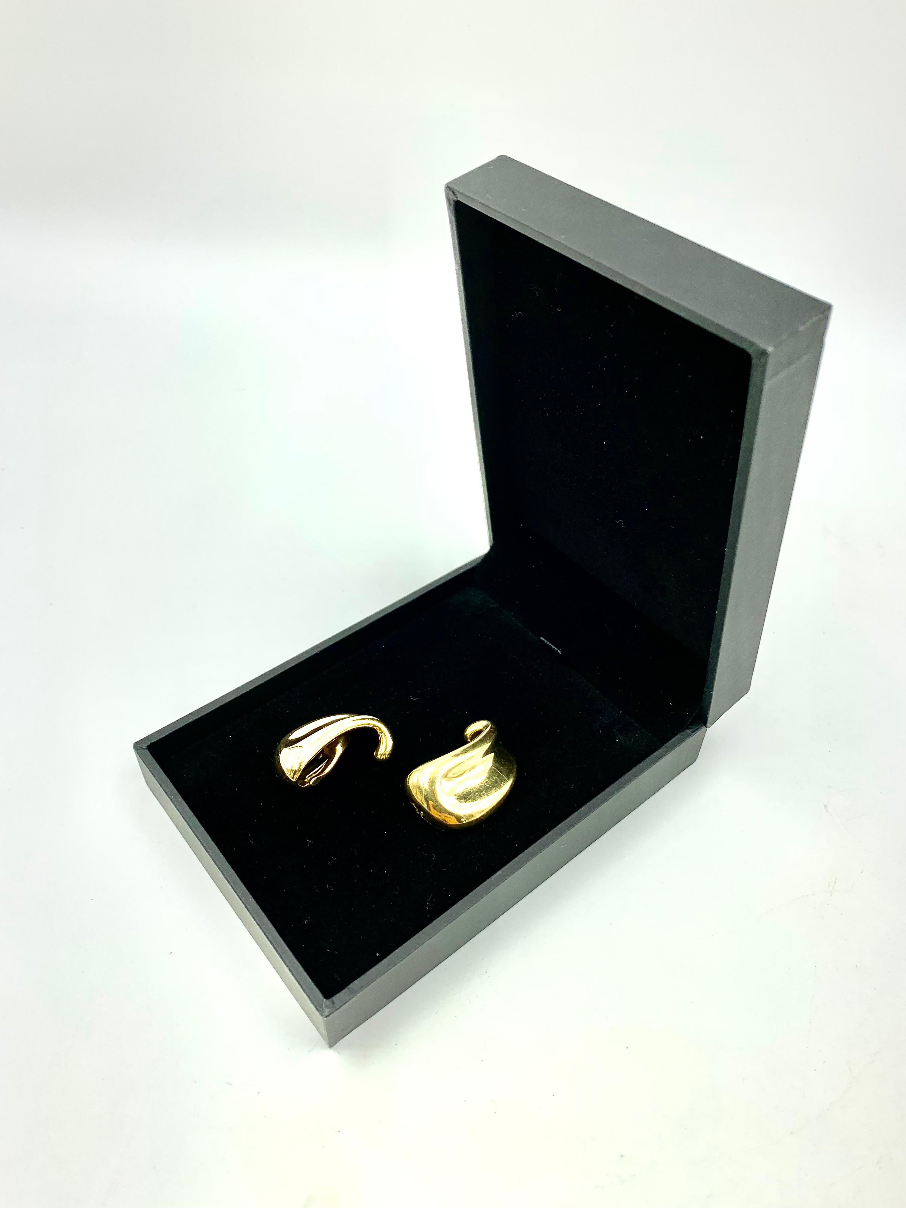 Vintage Georg Jensen Minas Spiridis 18K Yellow Gold Ear Cuff Earrings, 1990's In Good Condition For Sale In New York, NY