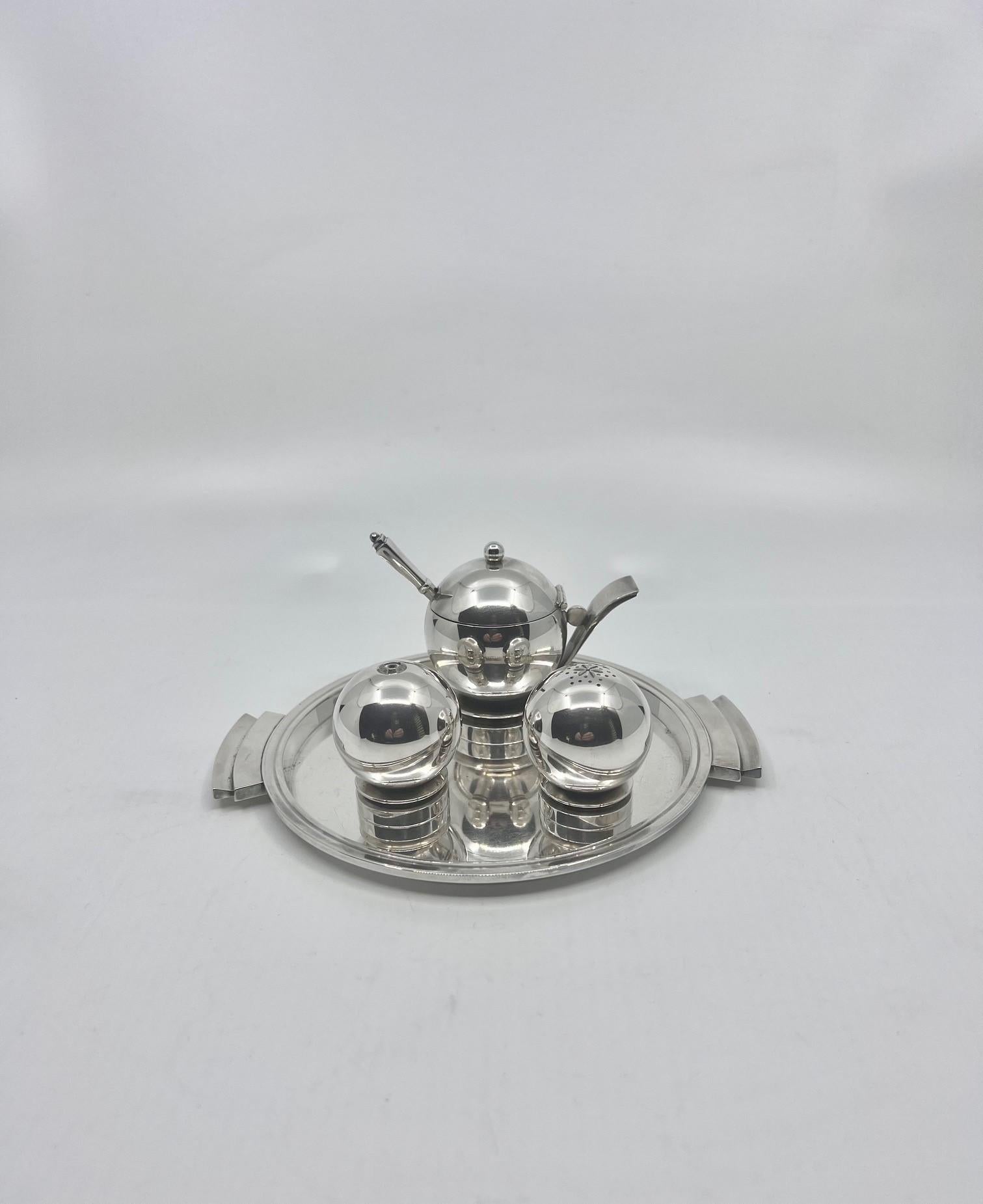 Vintage sterling silver Georg Jensen cruet set in the Pyramid pattern, design #632 by Harald Nielsen from 1930.
This set includes –
Cruet tray #632A – 6 3/4? across the handles, 5½” in diameter (17.1cm, 14.2cm).
Mustard pot #632 with blue enamel