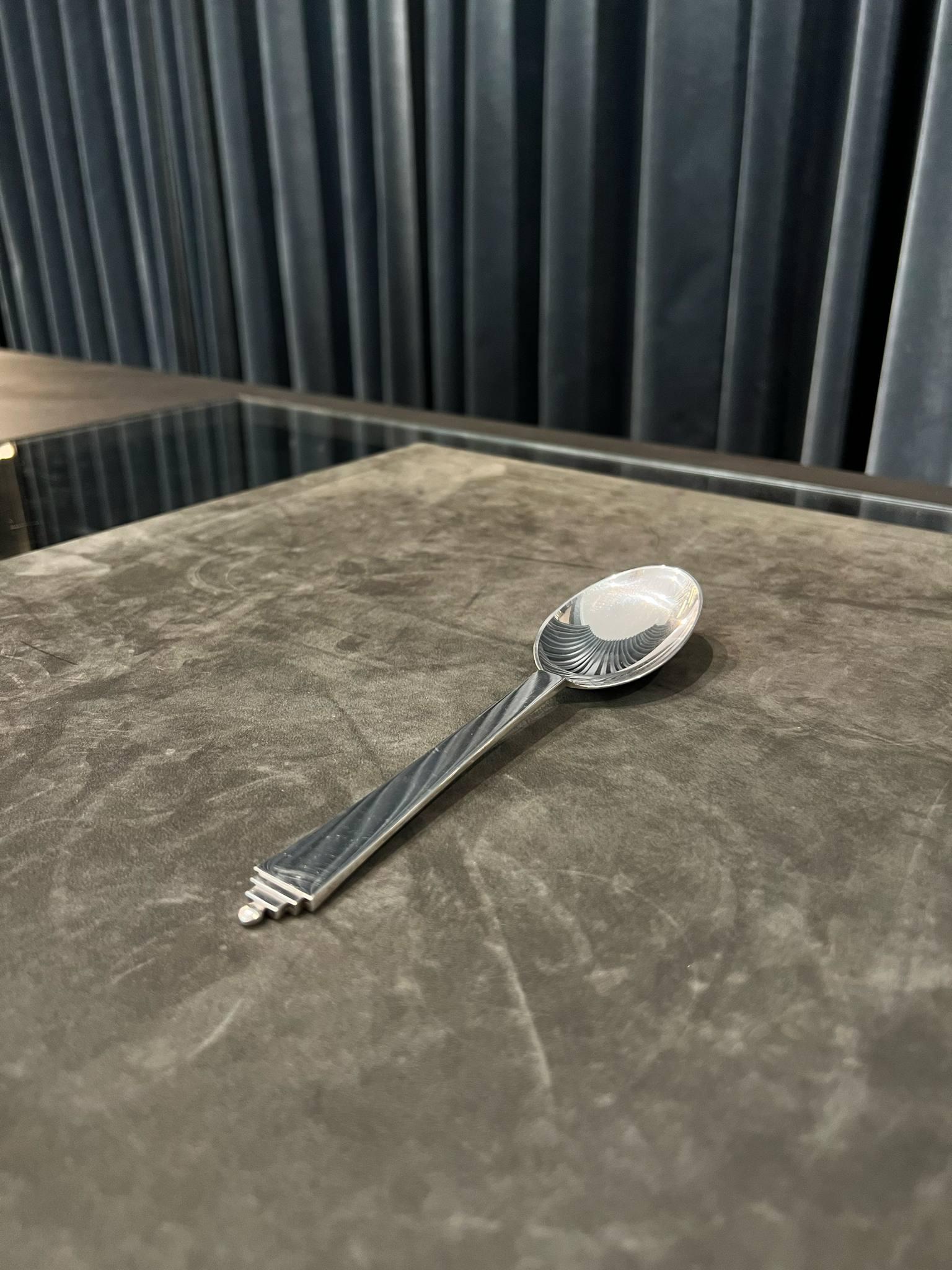Vintage Georg Jensen Pyramide Tafellöffel 011 (Art déco) im Angebot