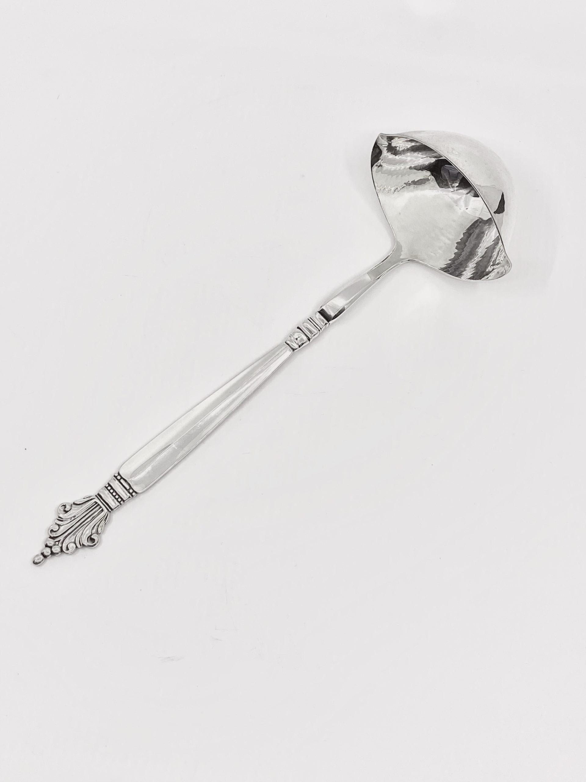 Vintage Georg Jensen sterling silver soup/punch ladle, item #152 in the Acanthus pattern, design #180 from 1917 by Johan Rohde.

Additional information:
Material: Sterling Silver
Style: Art Nouveau
Hallmarks: With Georg Jensen hallmark, made in