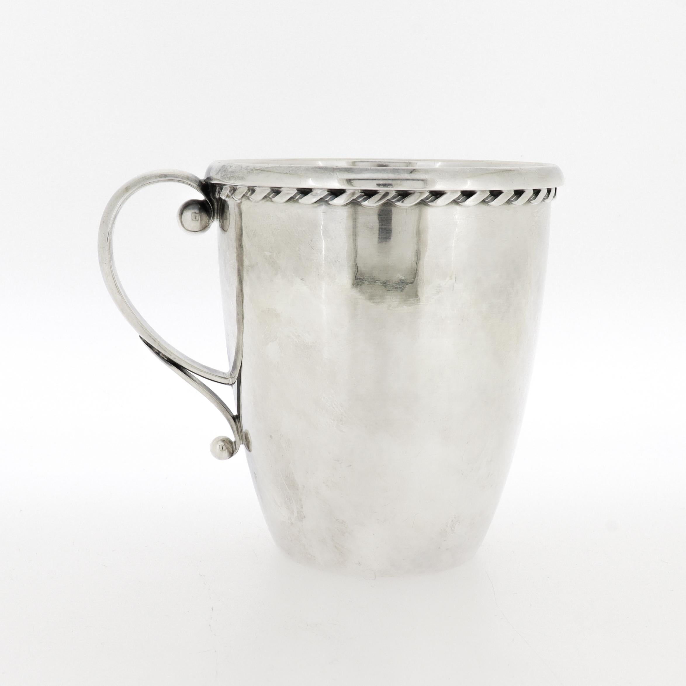 Vintage Georg Jensen Sterling Silber Blossom Child's Cup oder Becher Nr. 452 (20. Jahrhundert) im Angebot