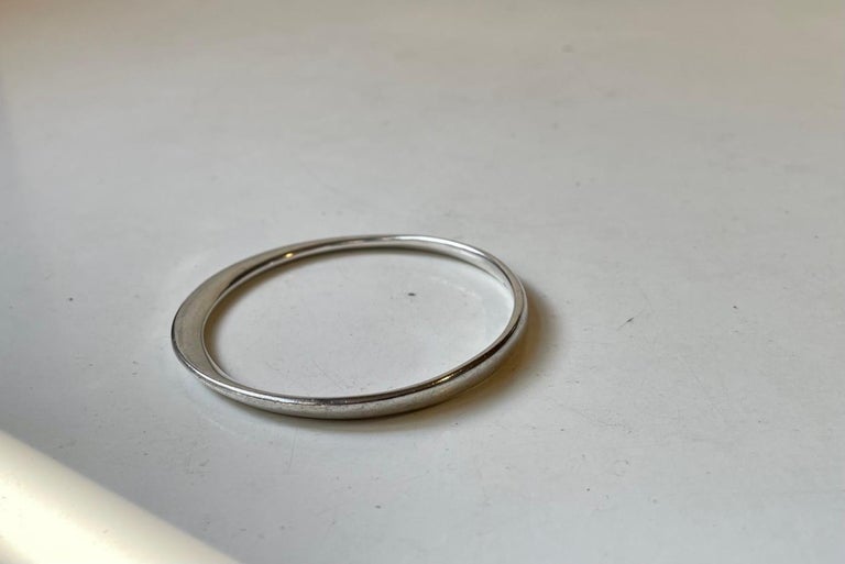 Vintage Georg Jensen Twisted Silver Armring Bangle by Vivianna Torun Bulow Hube En vente sur 1stDibs