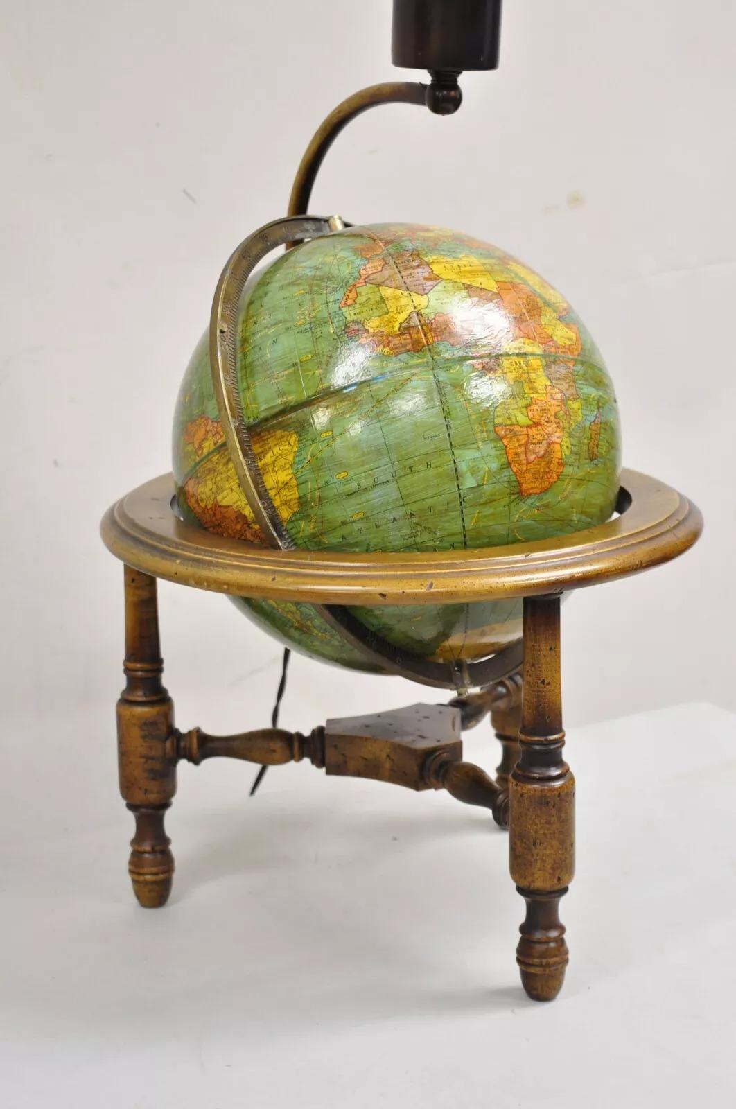 Inconnu Petit globe de table vintage de style provincial français George F Cram en vente