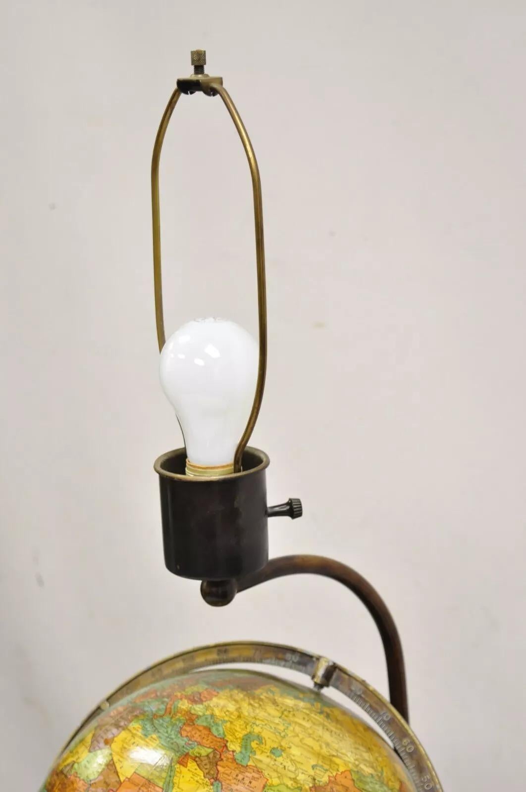 Plastique Petit globe de table vintage de style provincial français George F Cram en vente