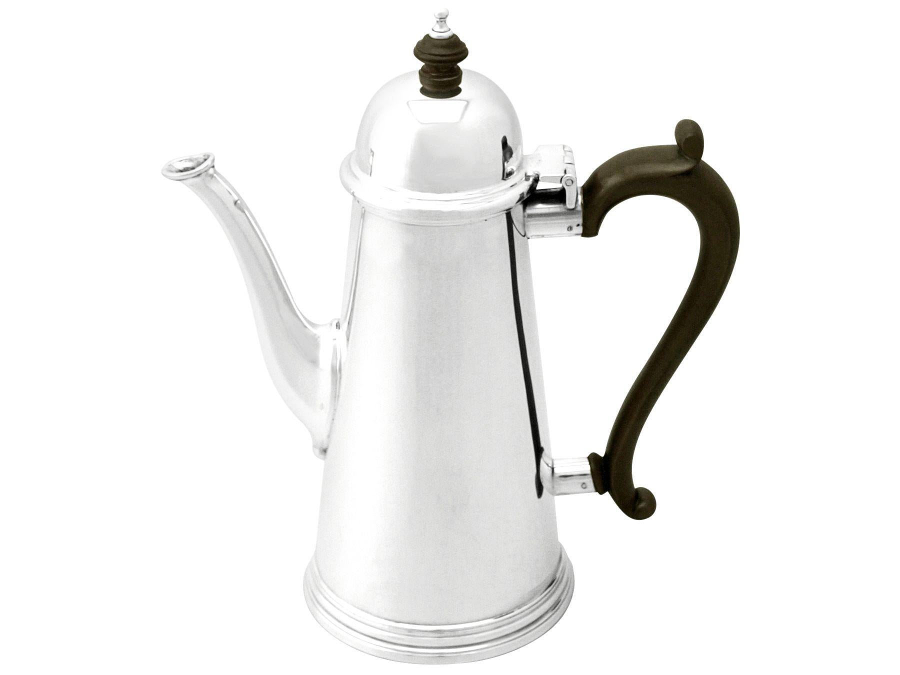 William Comyns & Sons Ltd Vintage George I Style 1961 Sterling Silver Coffee Pot In Excellent Condition For Sale In Jesmond, Newcastle Upon Tyne