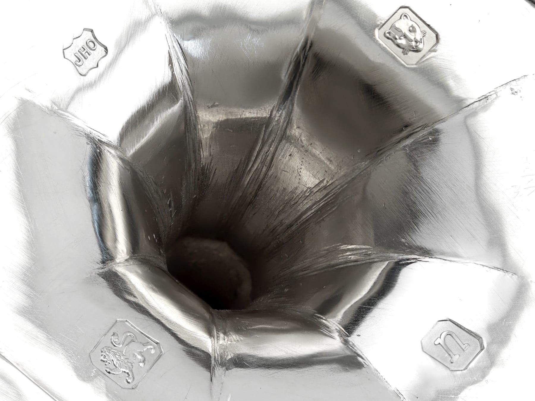 Candelabro a due luci in argento sterling in stile Giorgio I (1968) in vendita 5