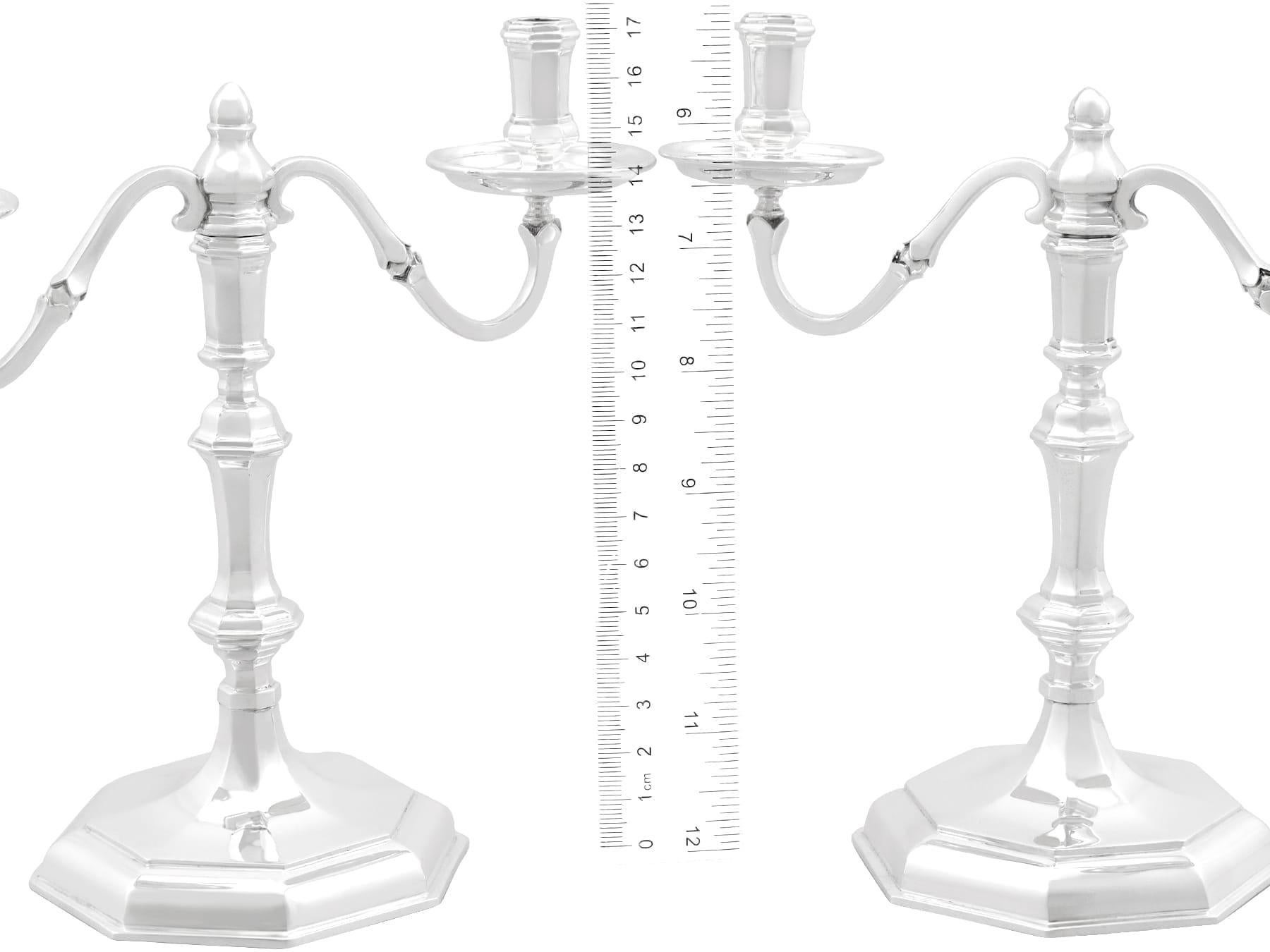 Candelabro a due luci in argento sterling in stile Giorgio I (1968) in vendita 7