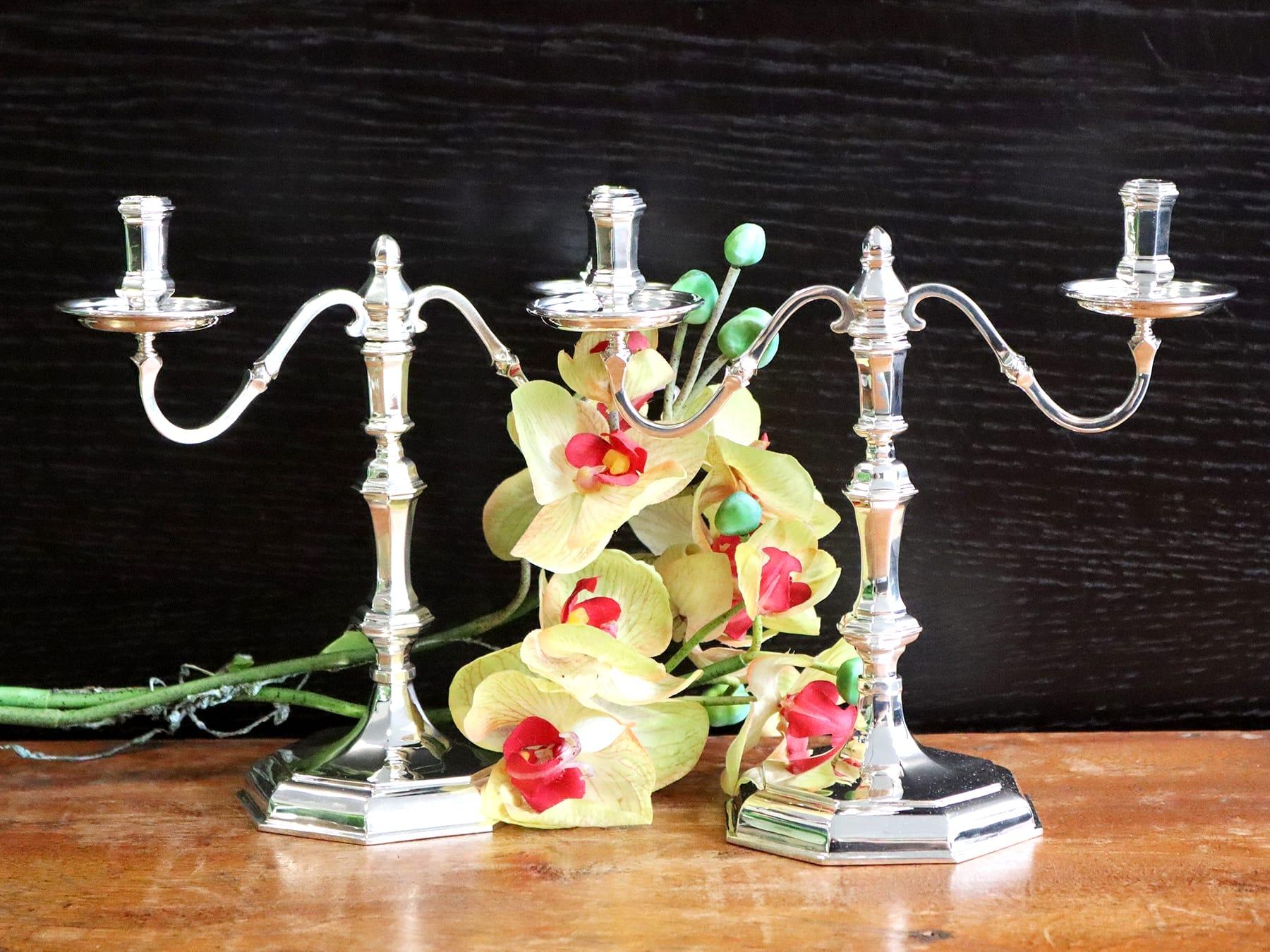 Inglese Candelabro a due luci in argento sterling in stile Giorgio I (1968) in vendita